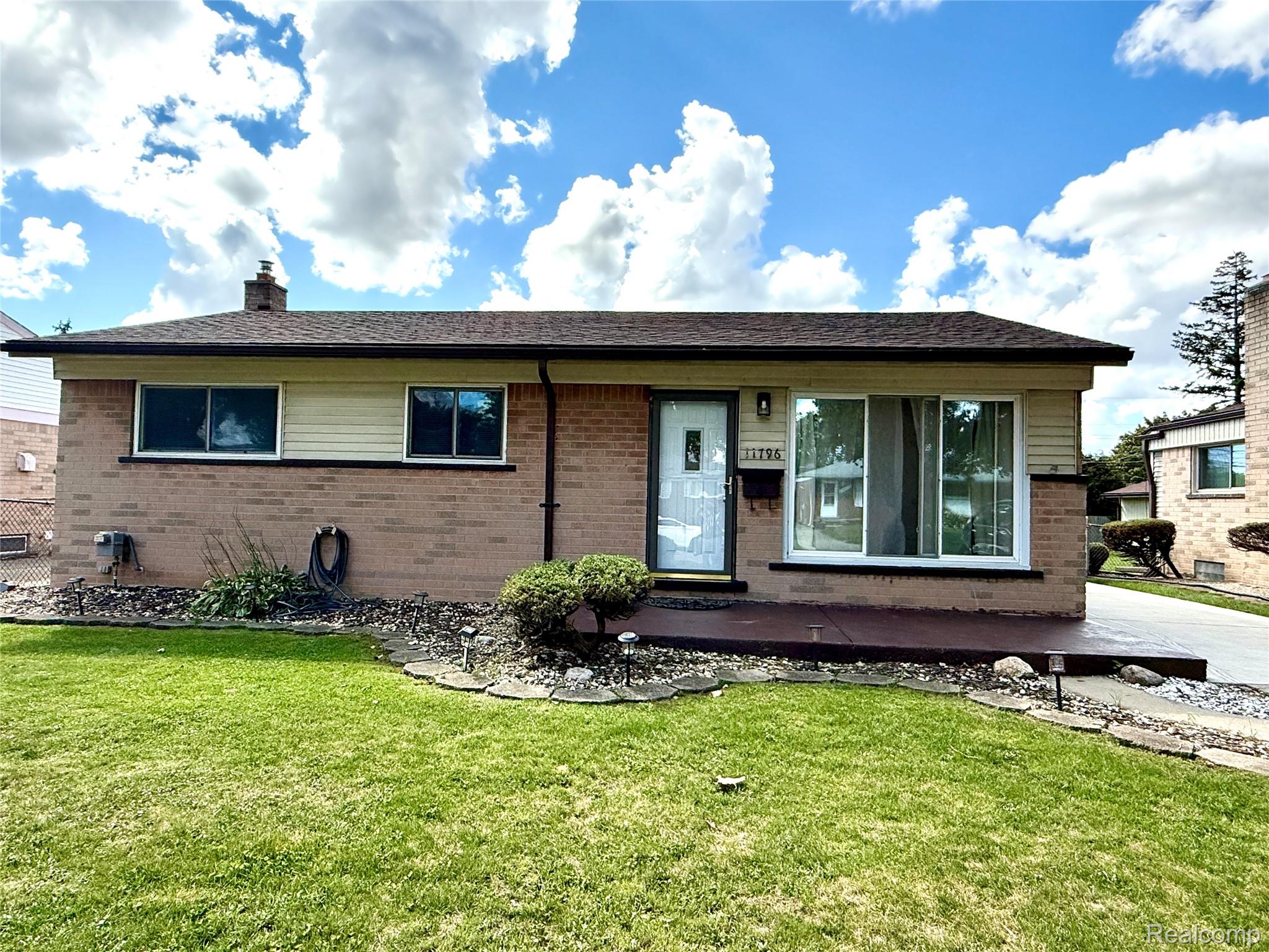11796 Stamford Avenue Property Photo 1