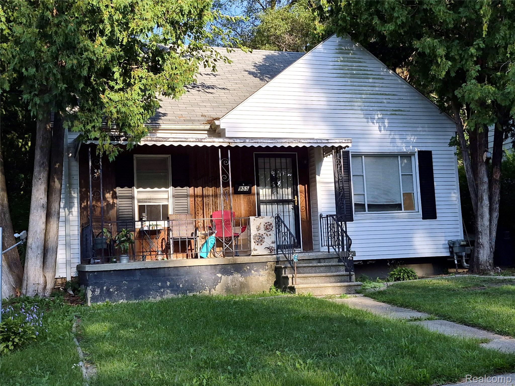 955 Salisbury Avenue Property Photo 1