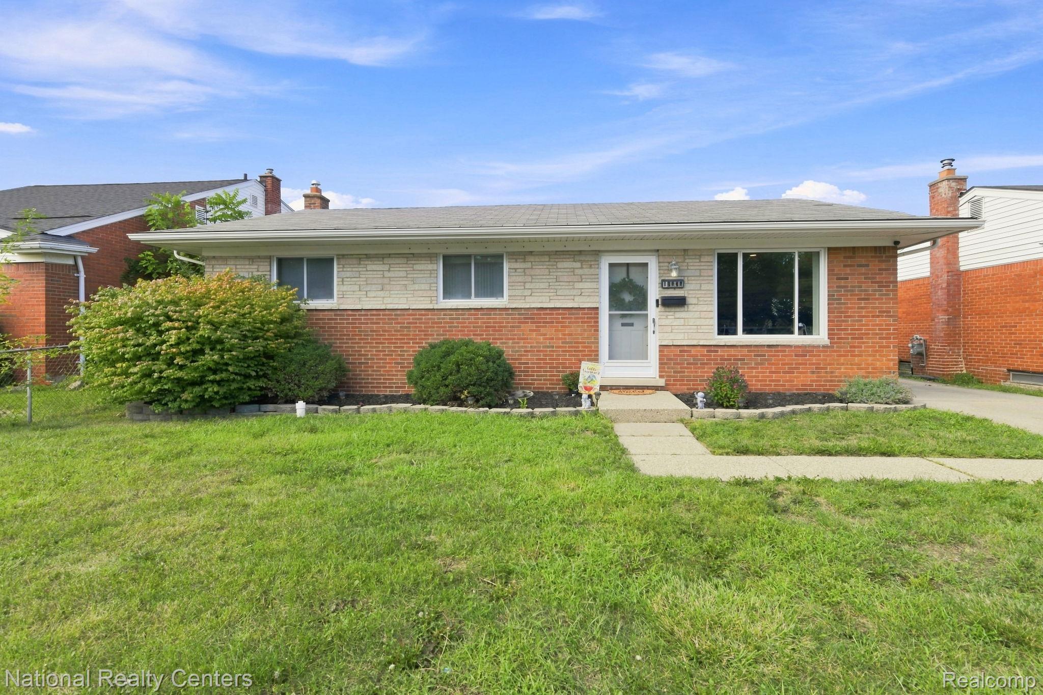 18335 E 13 Mile Road Property Photo 1