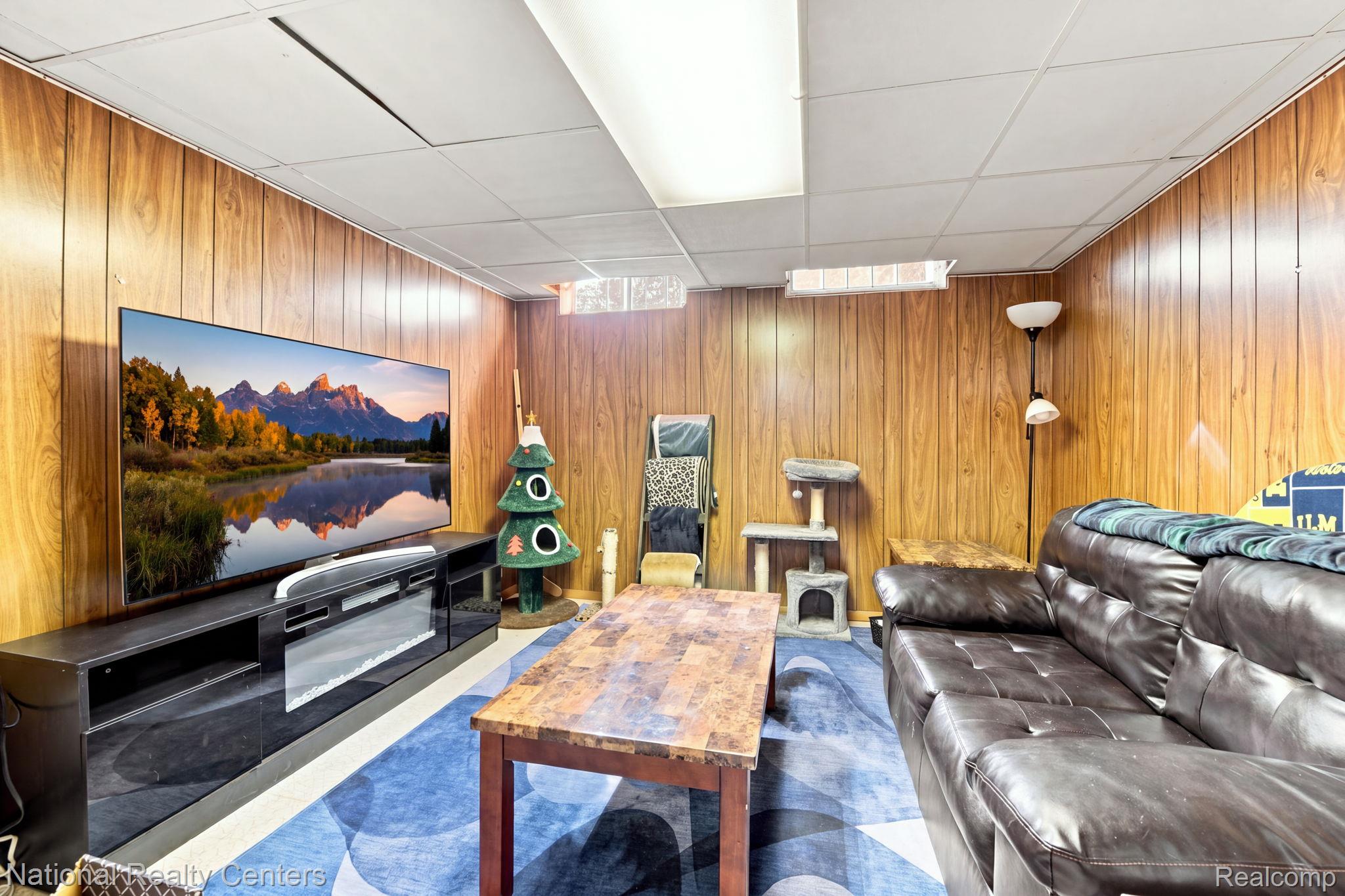 18335 E 13 Mile Road Property Photo 15