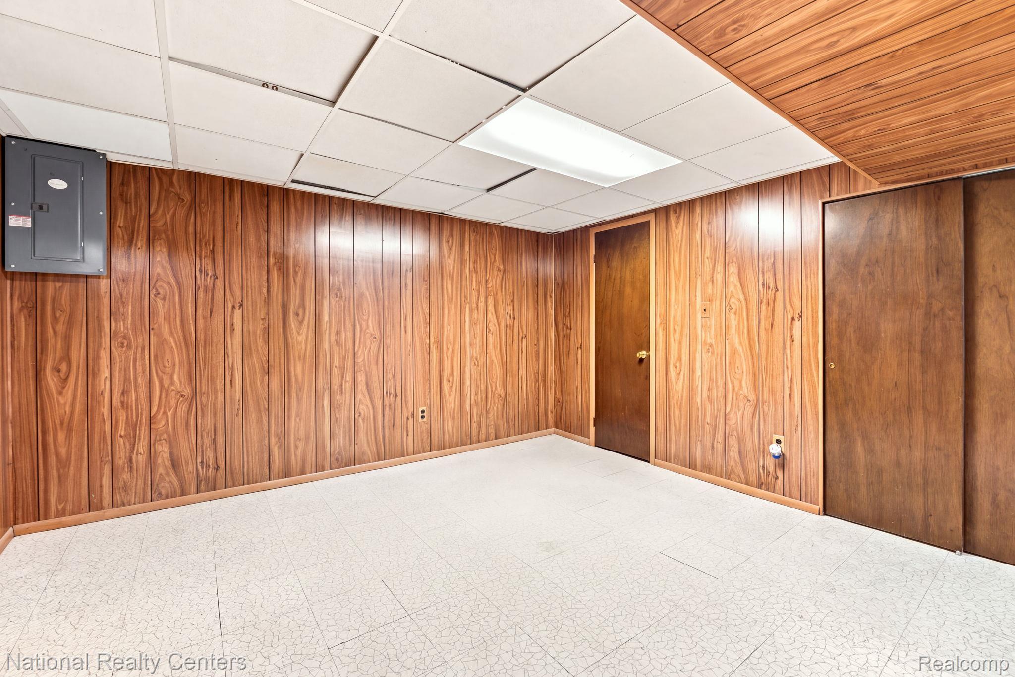 18335 E 13 Mile Road Property Photo 16