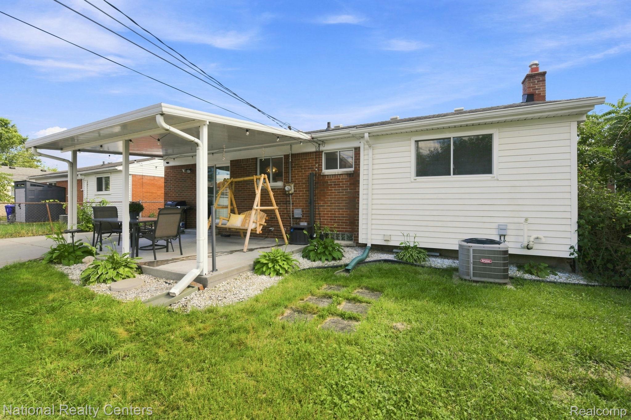 18335 E 13 Mile Road Property Photo 20