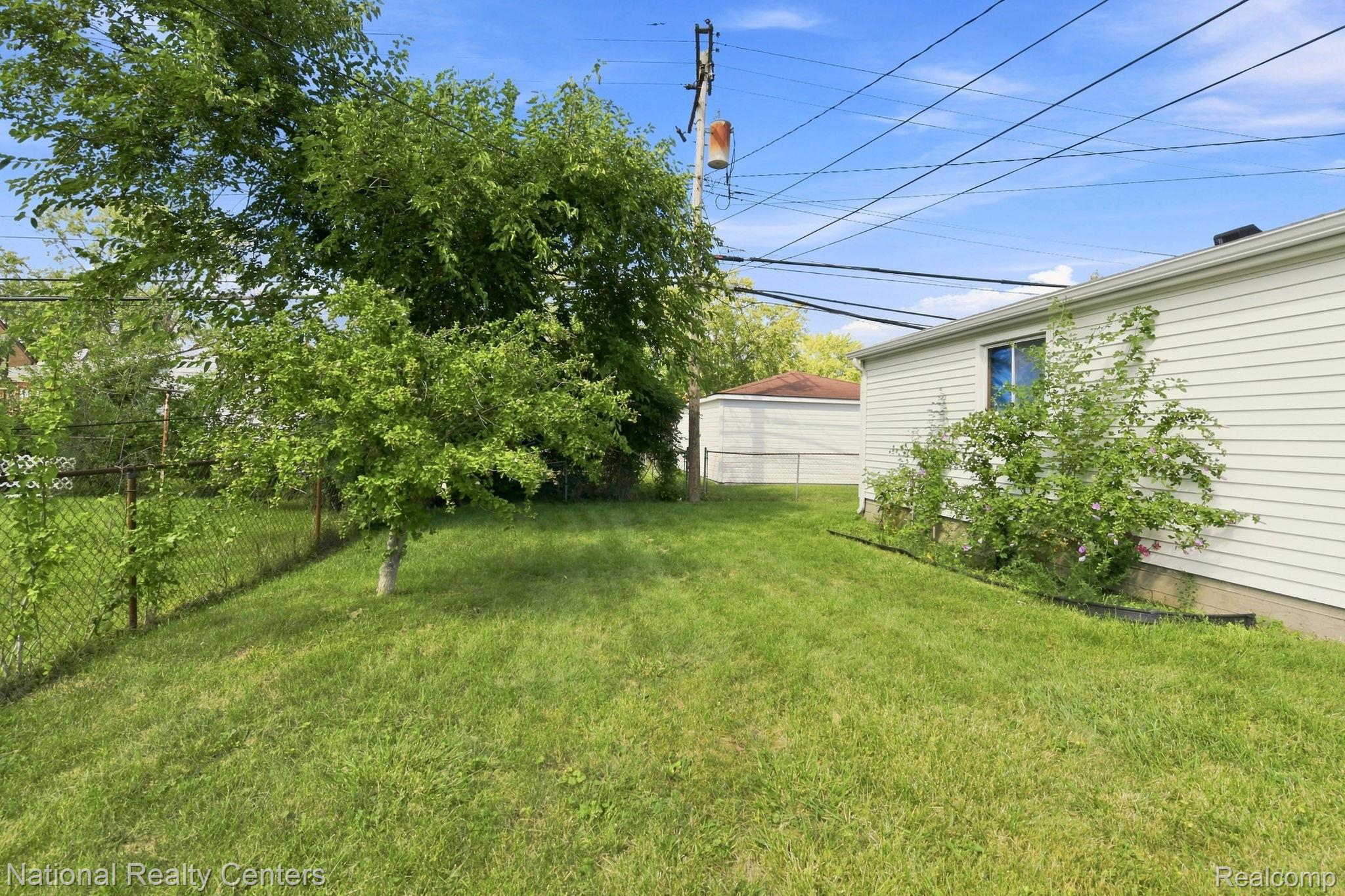 18335 E 13 Mile Road Property Photo 21