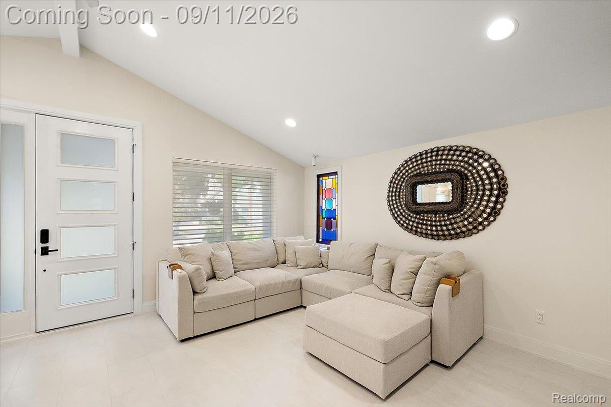 523 Renshaw Street Property Photo 5