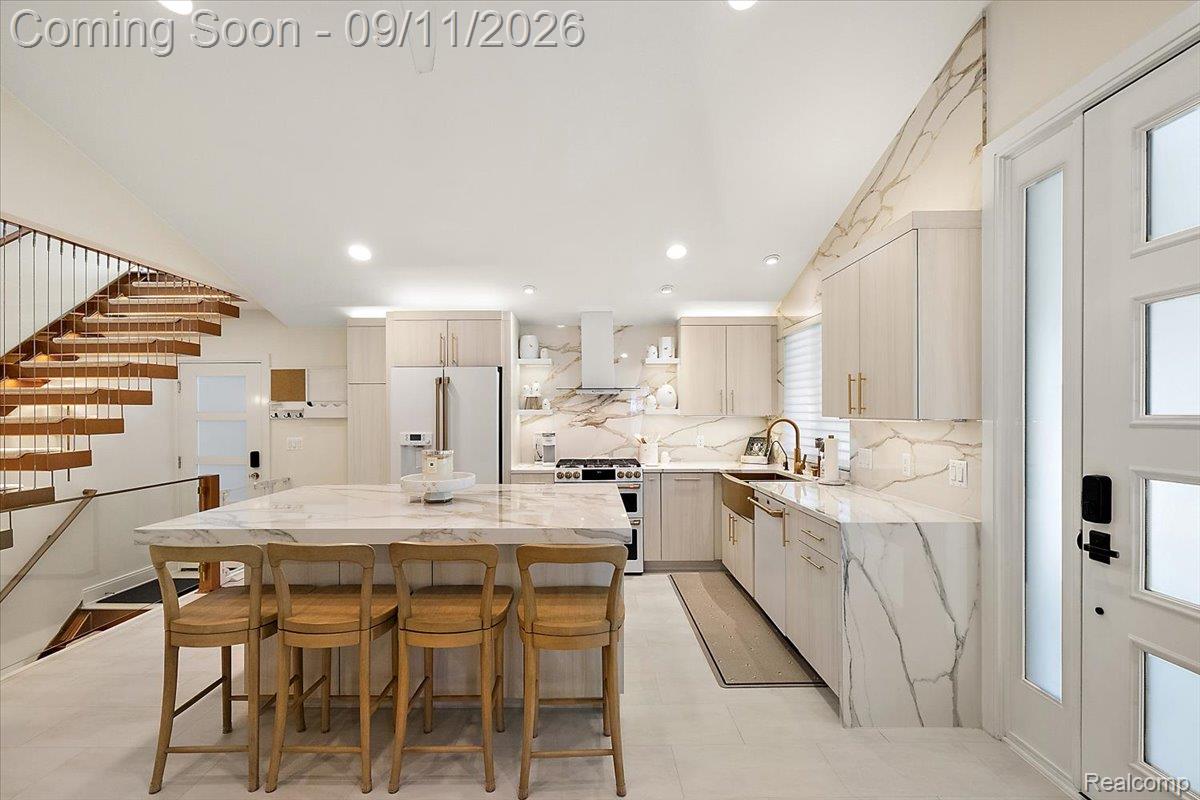 523 Renshaw Street Property Photo 9