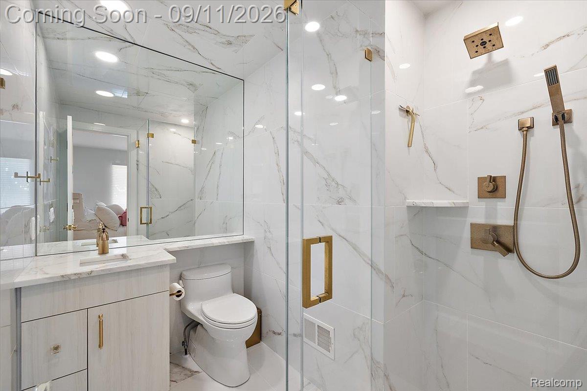 523 Renshaw Street Property Photo 32