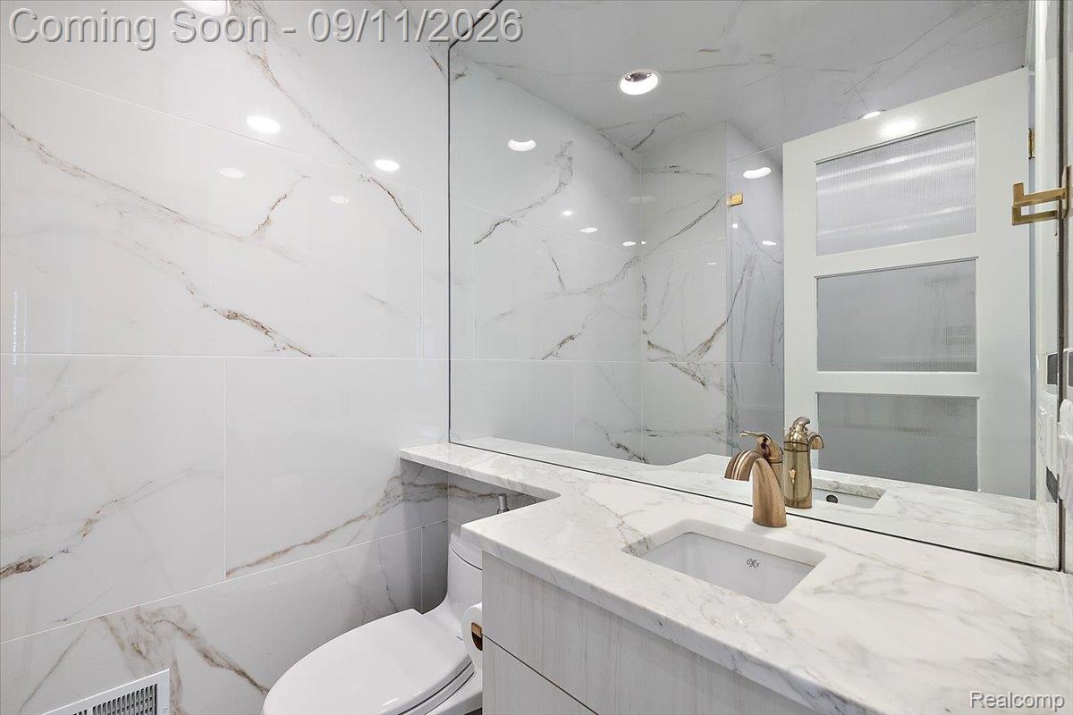 523 Renshaw Street Property Photo 38