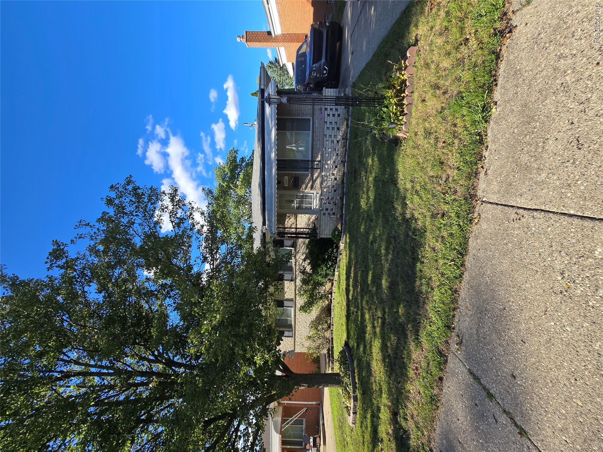 8465 Helen Property Photo 1