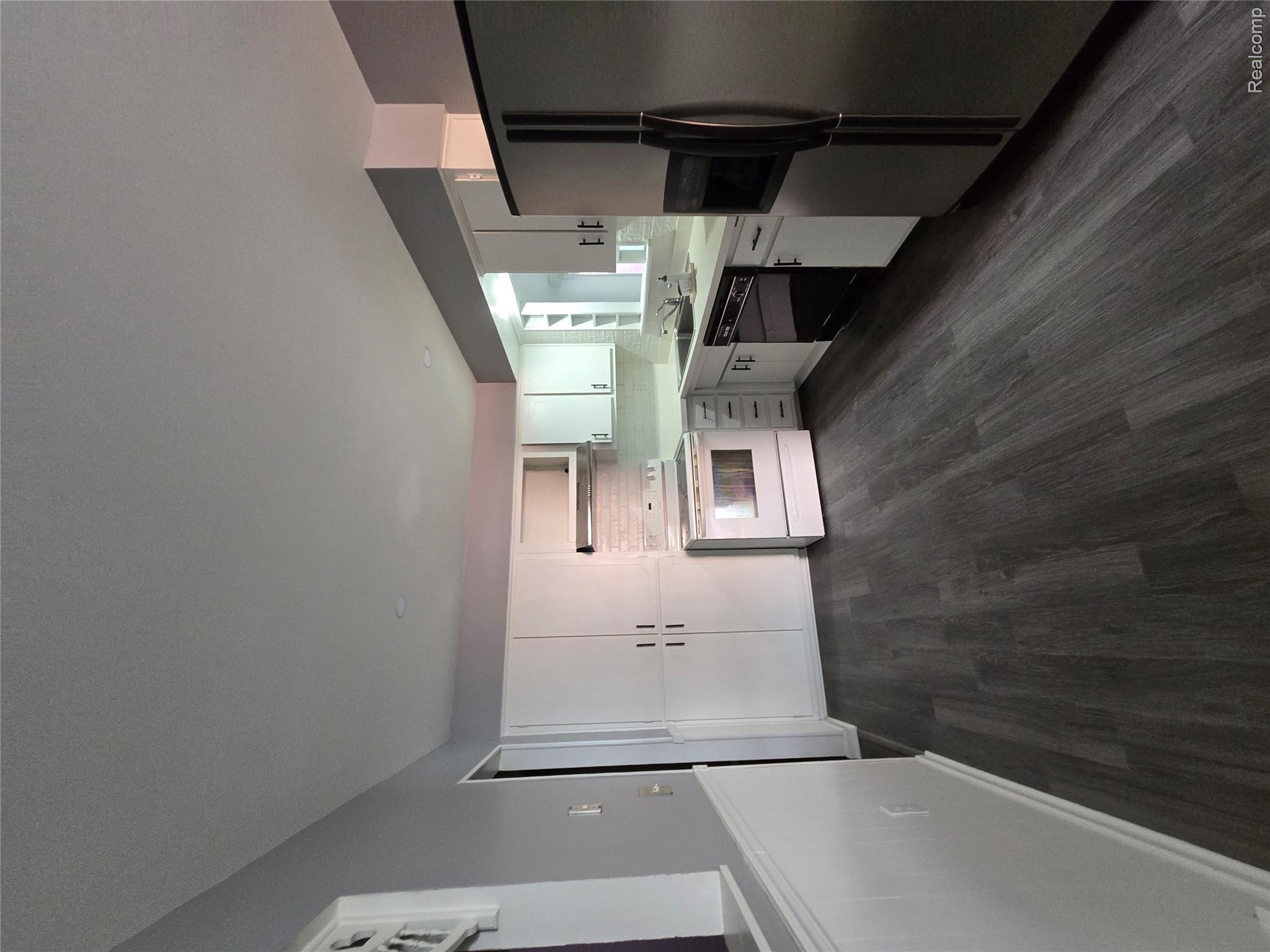 8465 Helen Property Photo 2