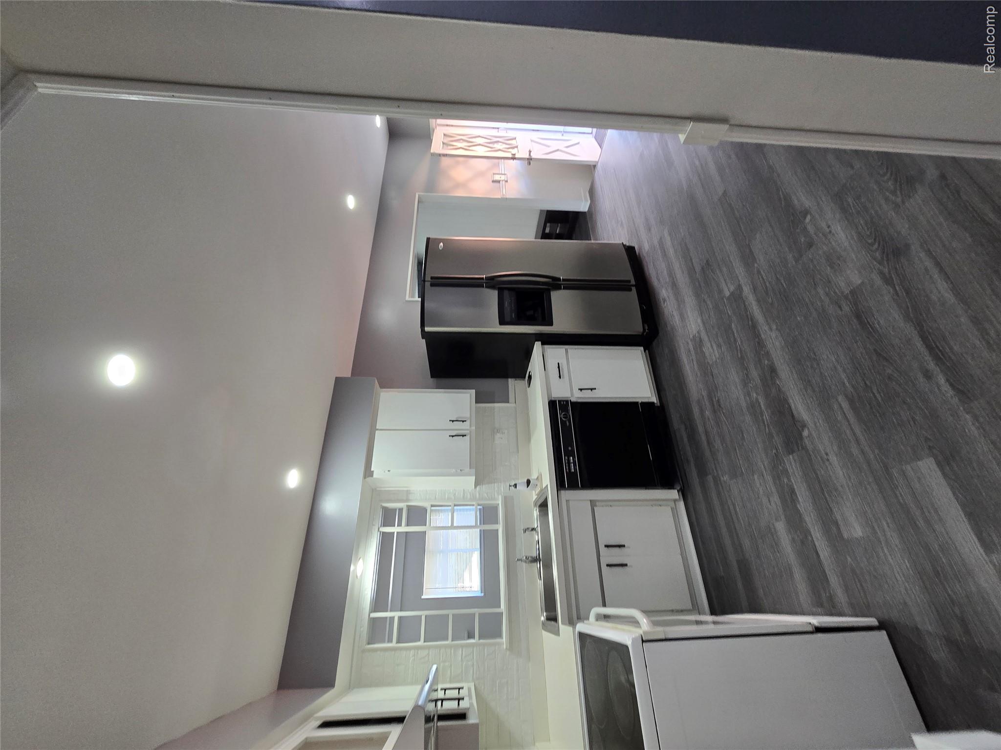 8465 Helen Property Photo 3