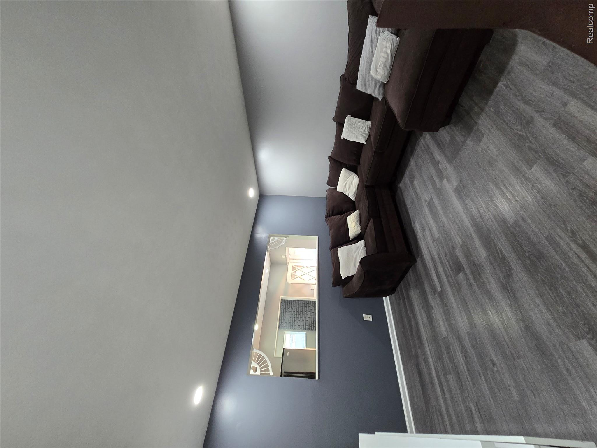 8465 Helen Property Photo 4