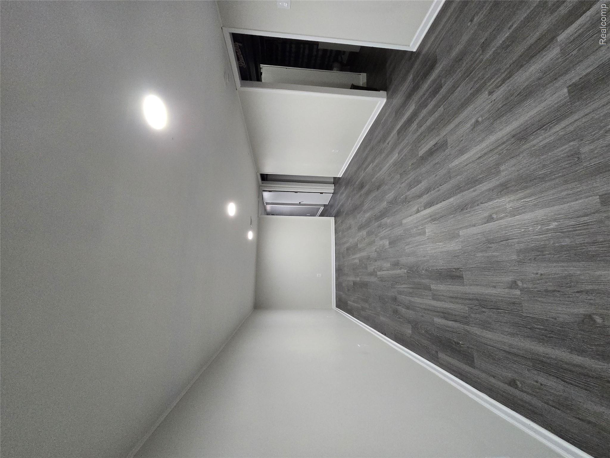 8465 Helen Property Photo 6