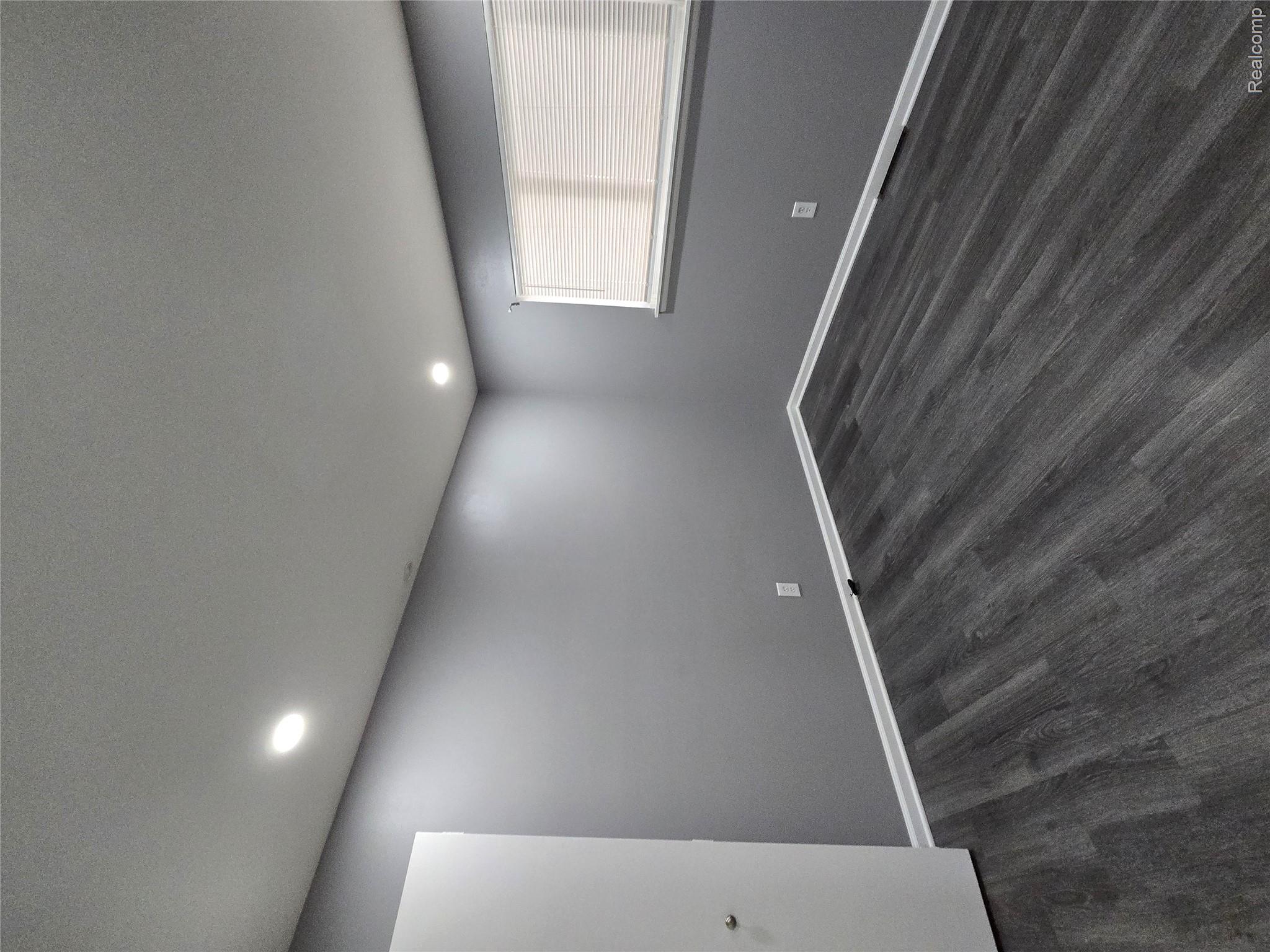 8465 Helen Property Photo 14