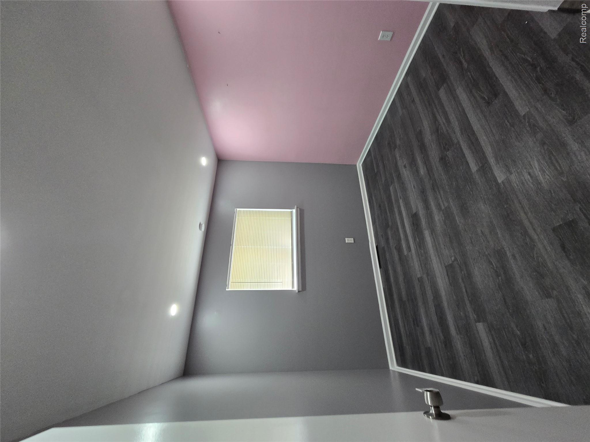 8465 Helen Property Photo 17