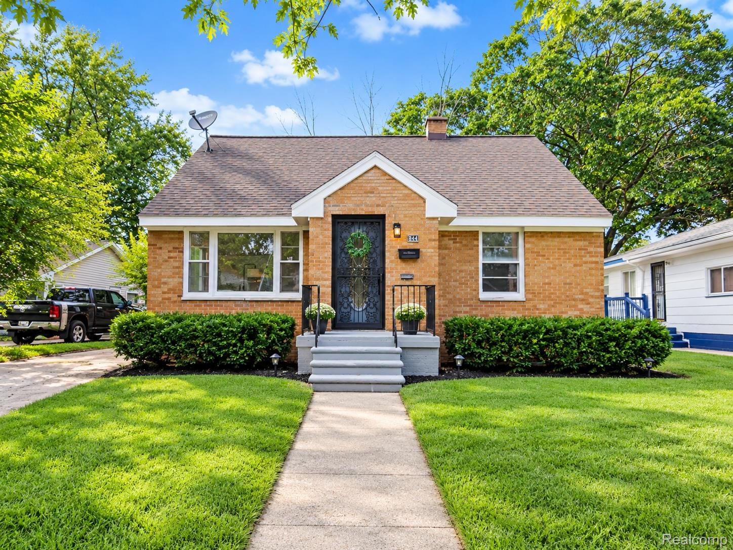 844 Amity Avenue Property Photo 1