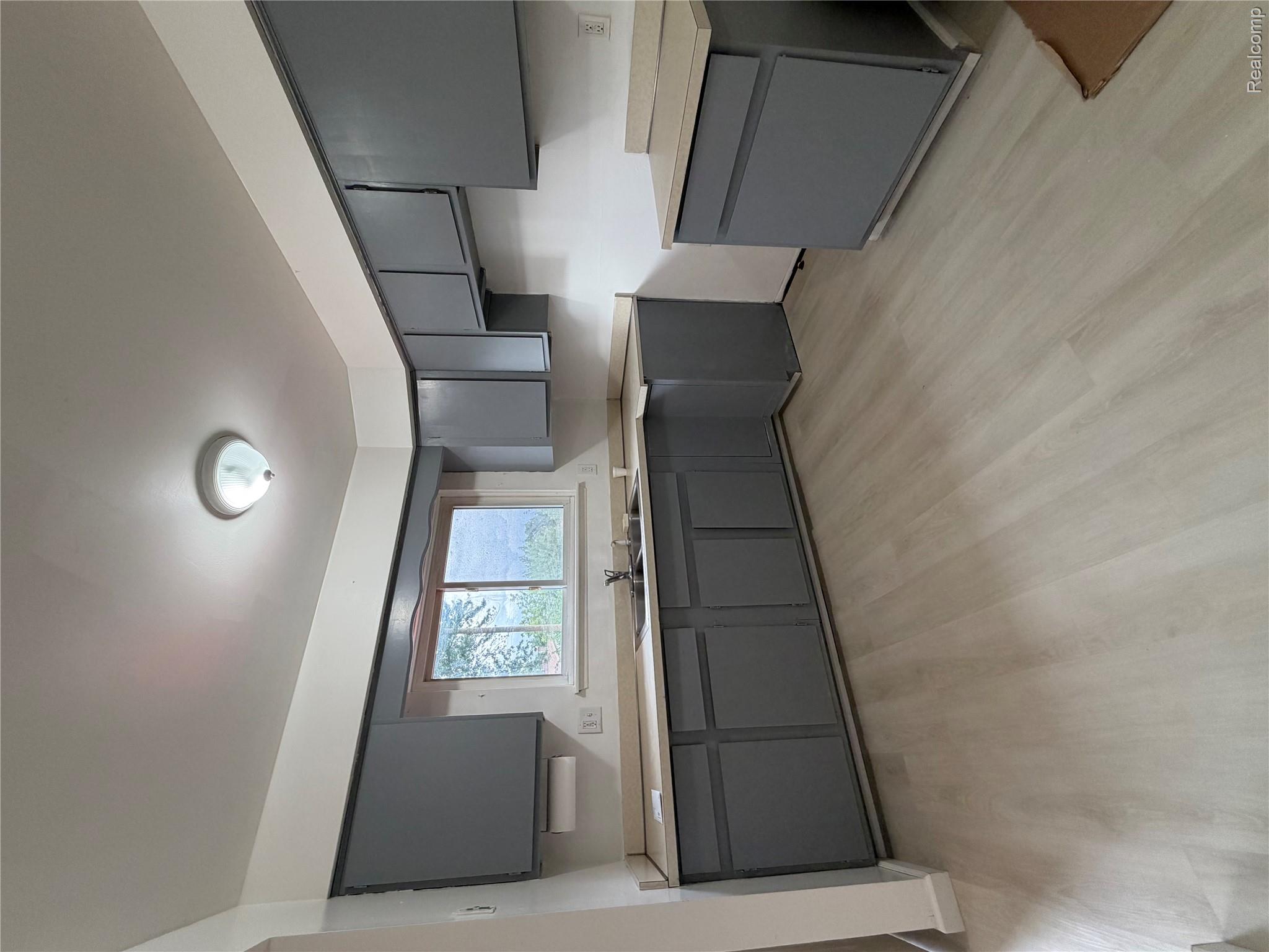 8702 Chalmers Avenue Property Photo 4