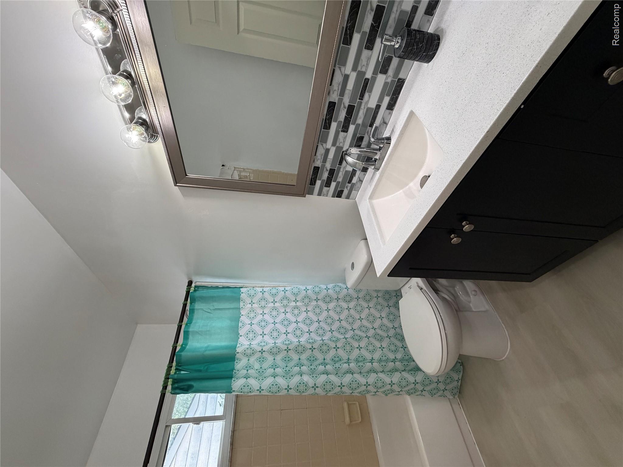 8702 Chalmers Avenue Property Photo 6