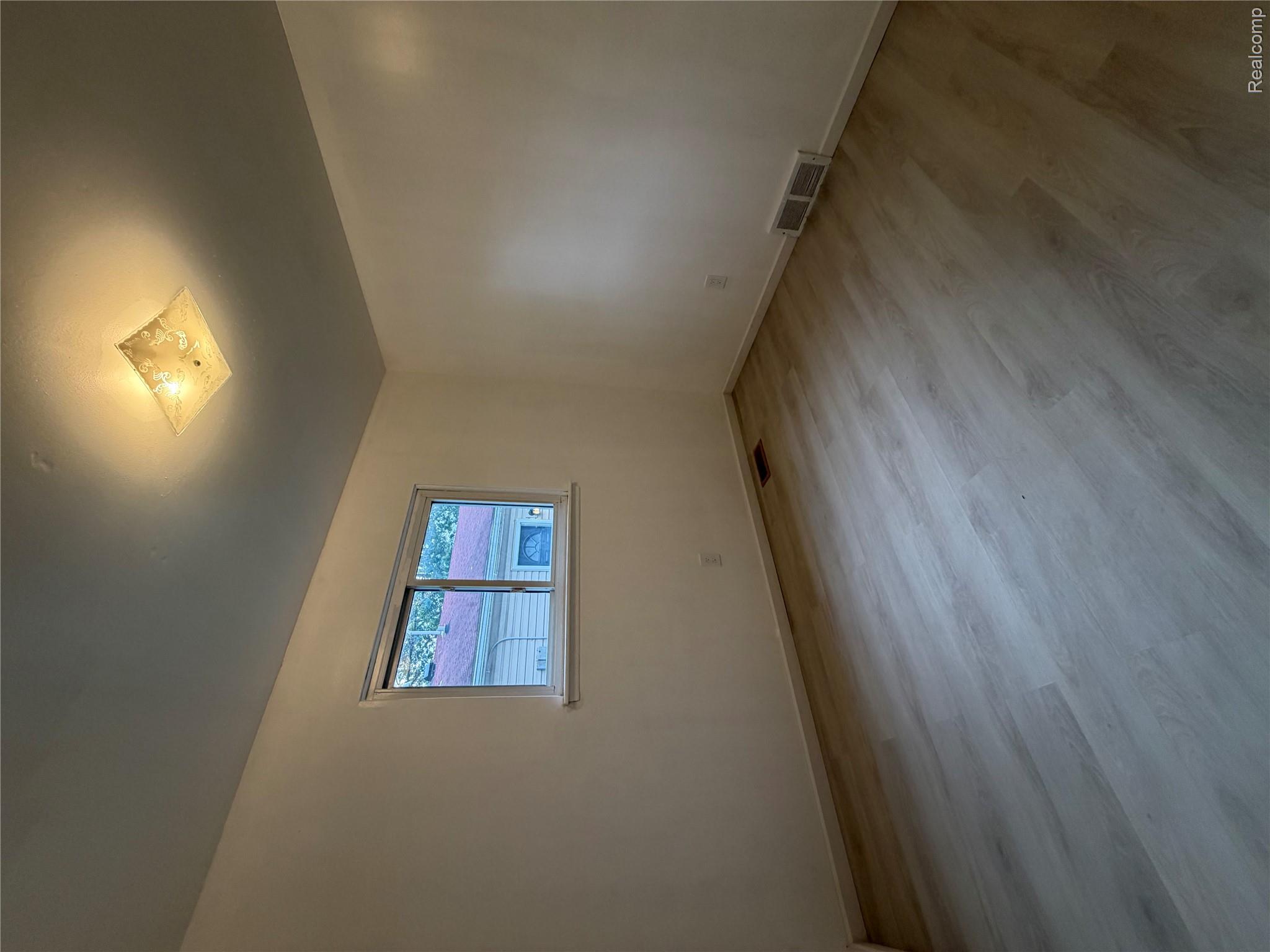 8702 Chalmers Avenue Property Photo 7