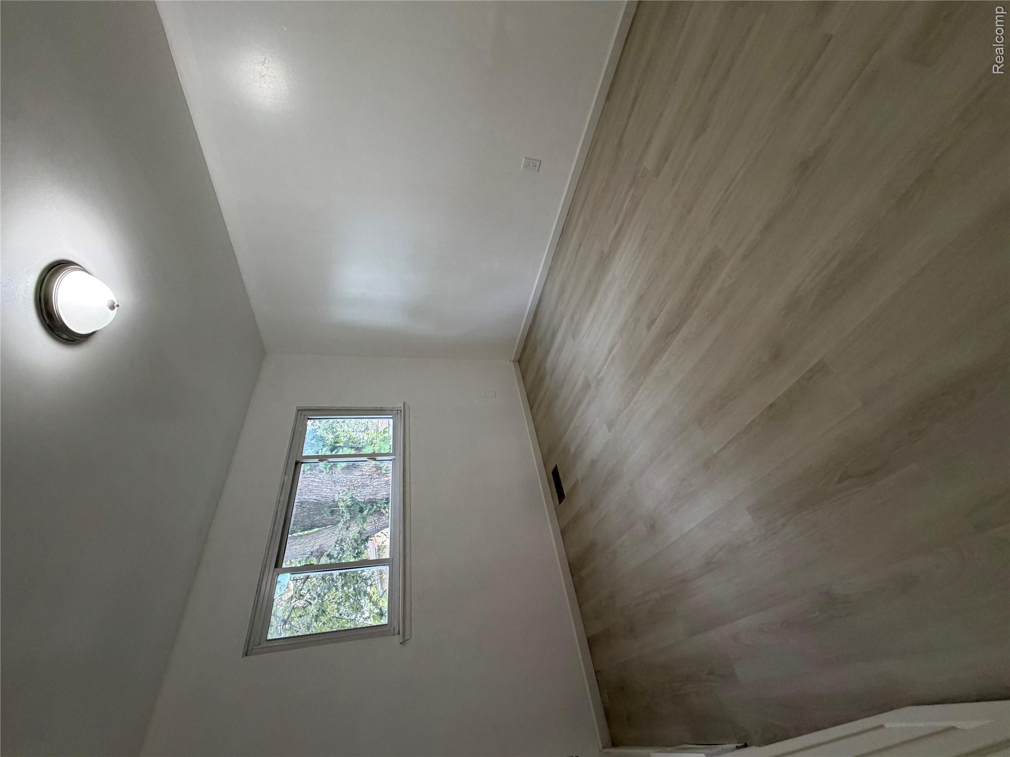 8702 Chalmers Avenue Property Photo 9