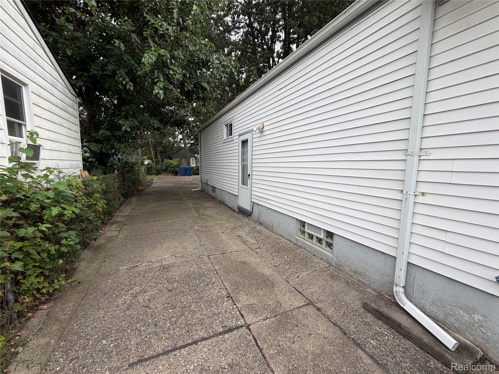 8702 Chalmers Avenue Property Photo 12