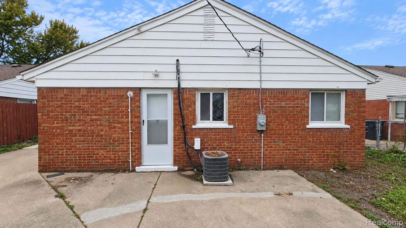 9325 Westpoint Street Property Photo 5