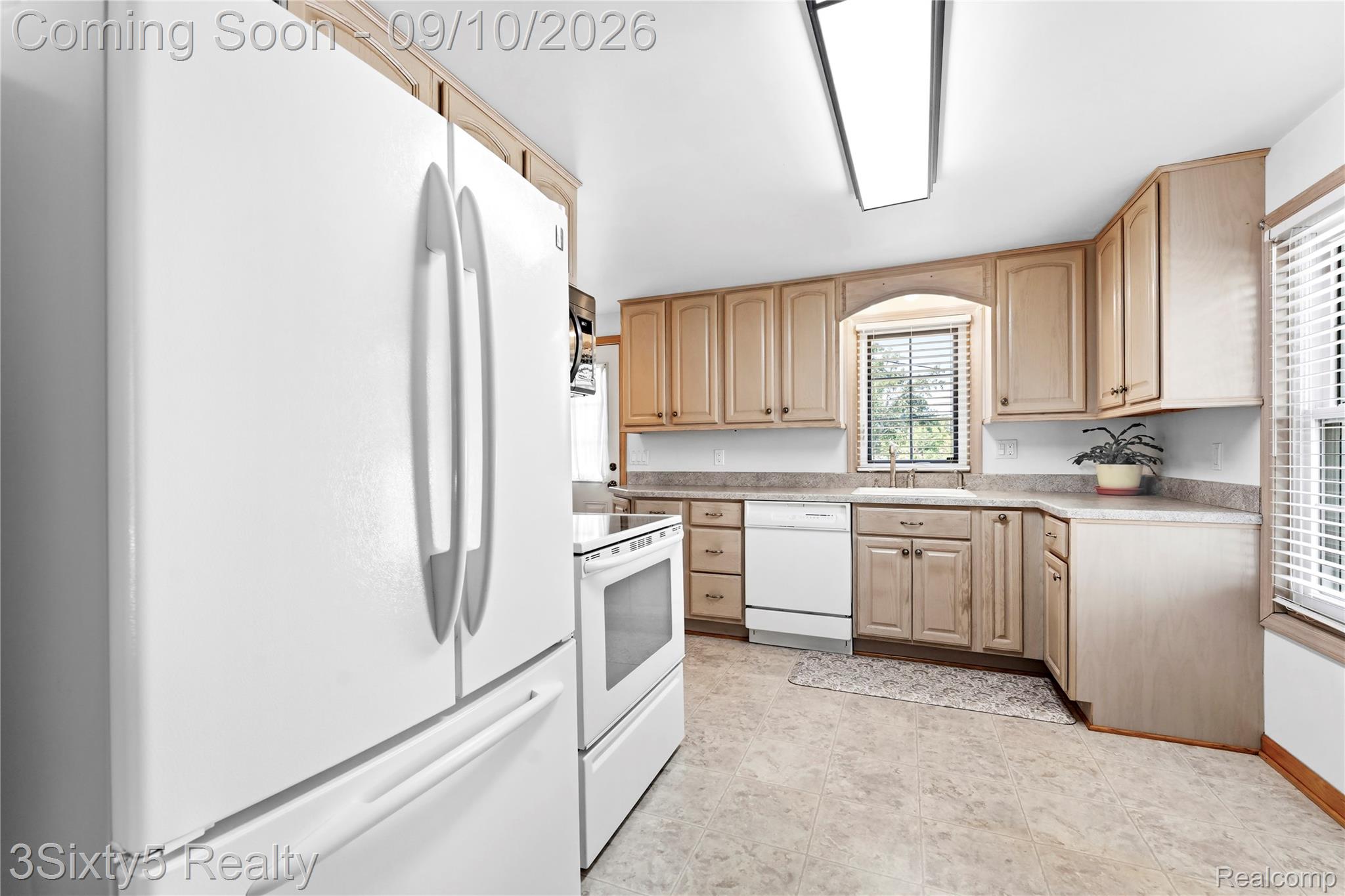 25674 Maywood Street Property Photo 5