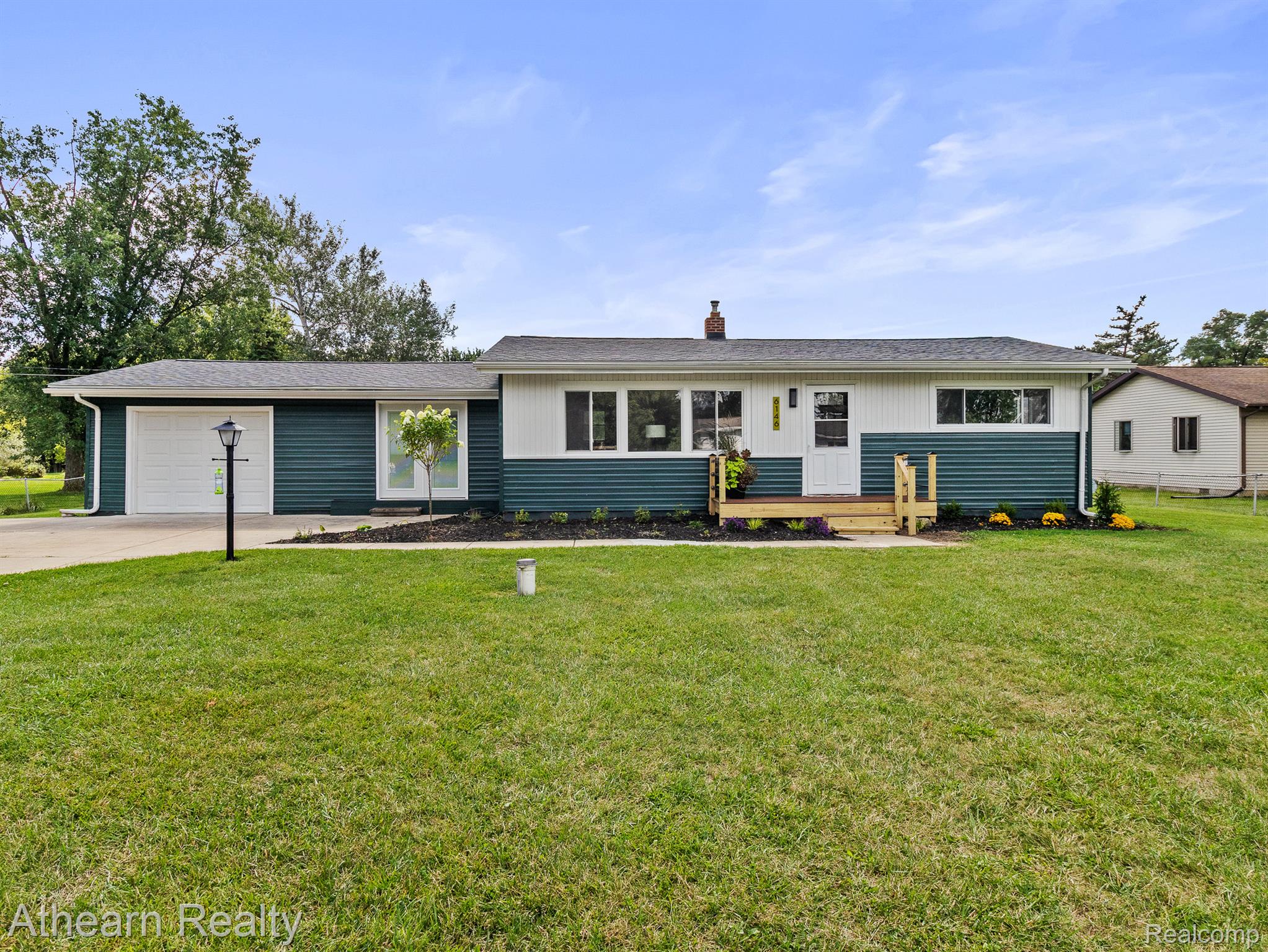 6146 Sun Valley Drive Property Photo 1