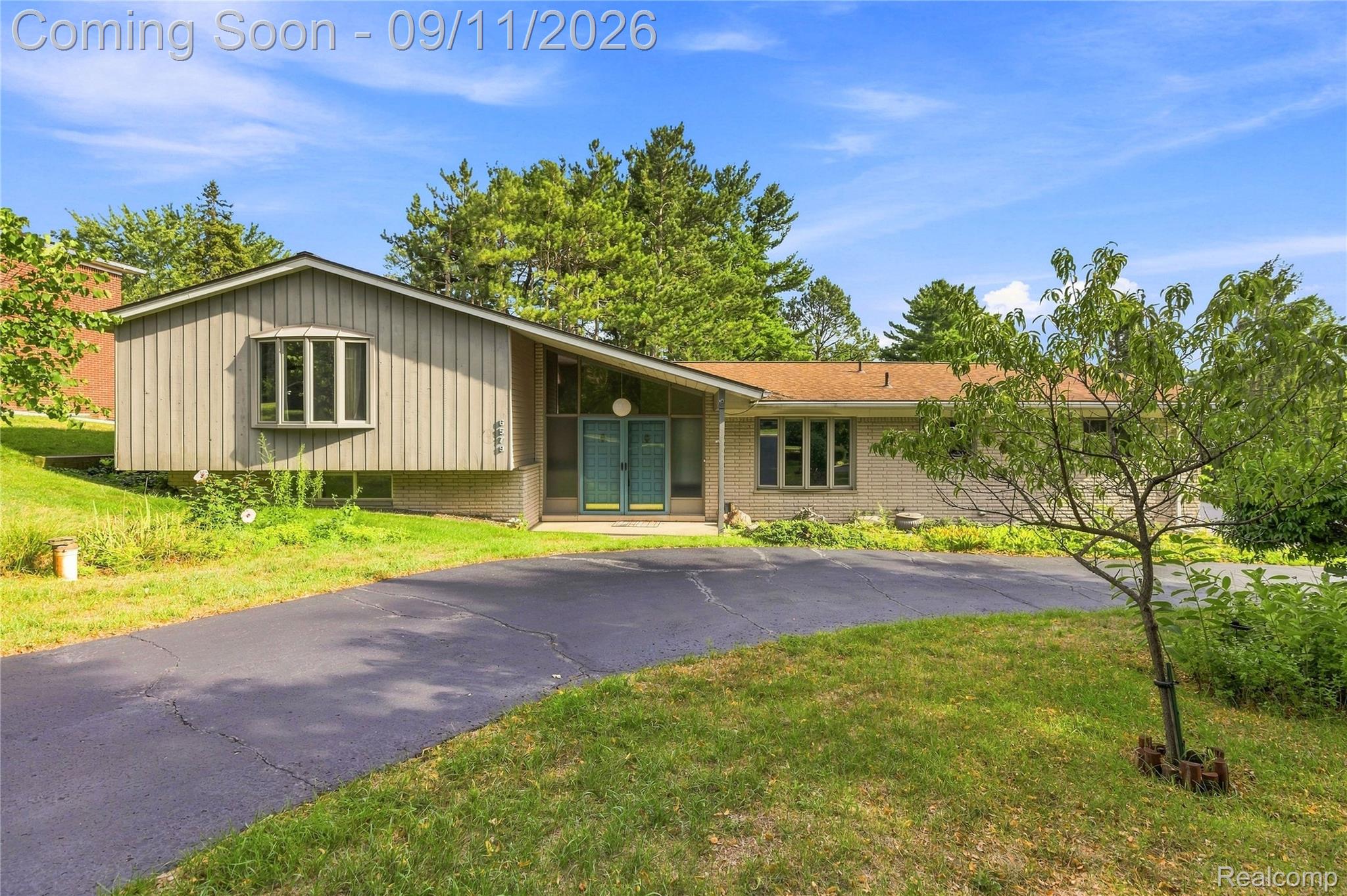 6579 Balmoral Terrace Property Photo 1