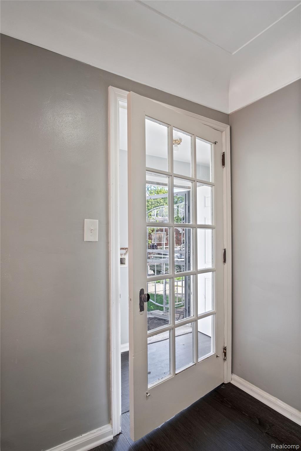 19423 Spencer Street Property Photo 5