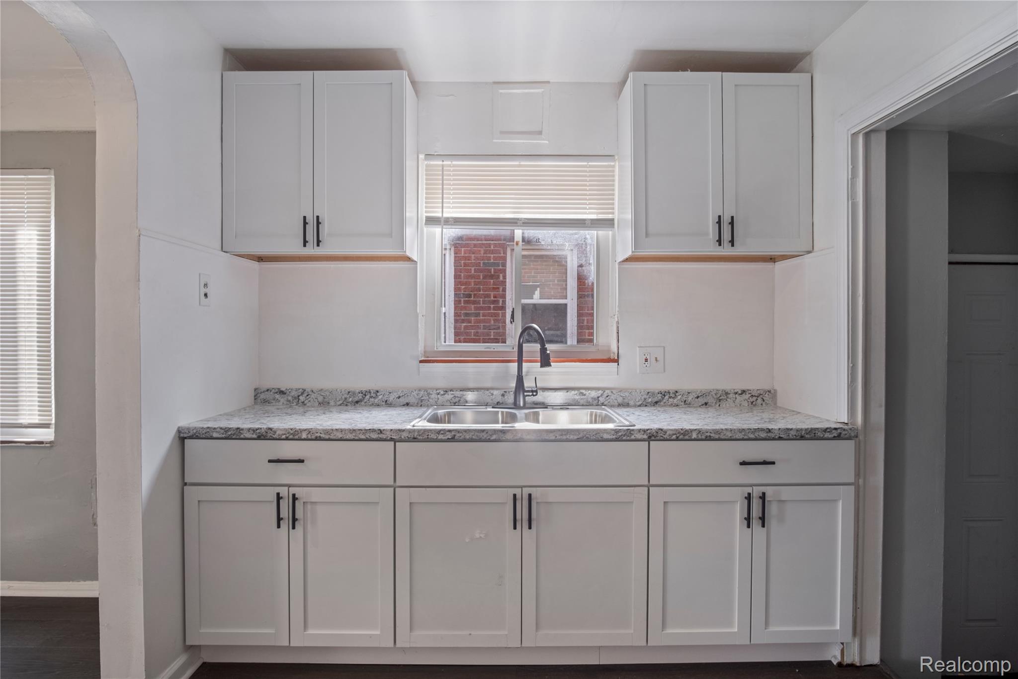 19423 Spencer Street Property Photo 7