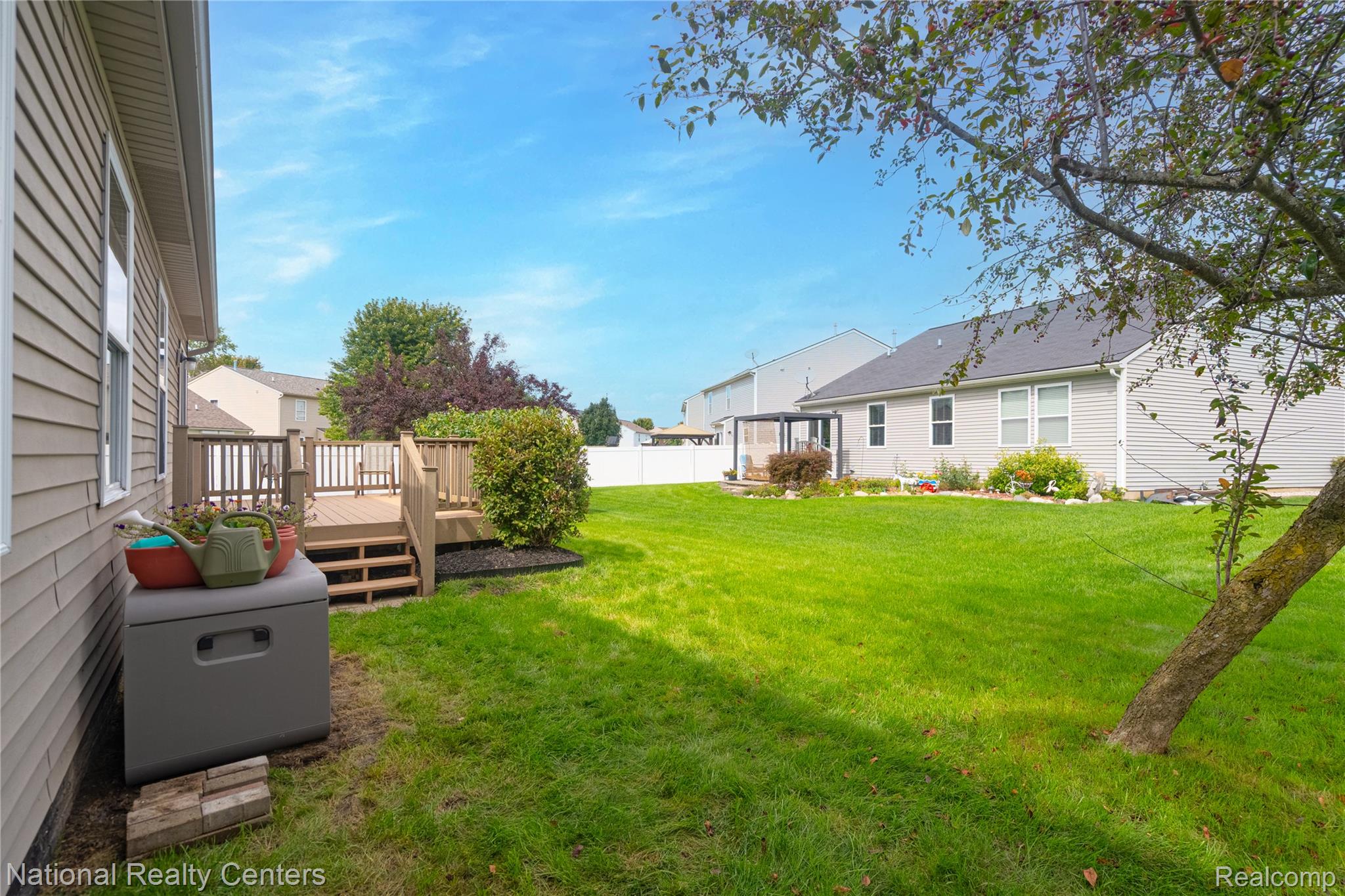 8515 Hawthorn Hill Property Photo 5