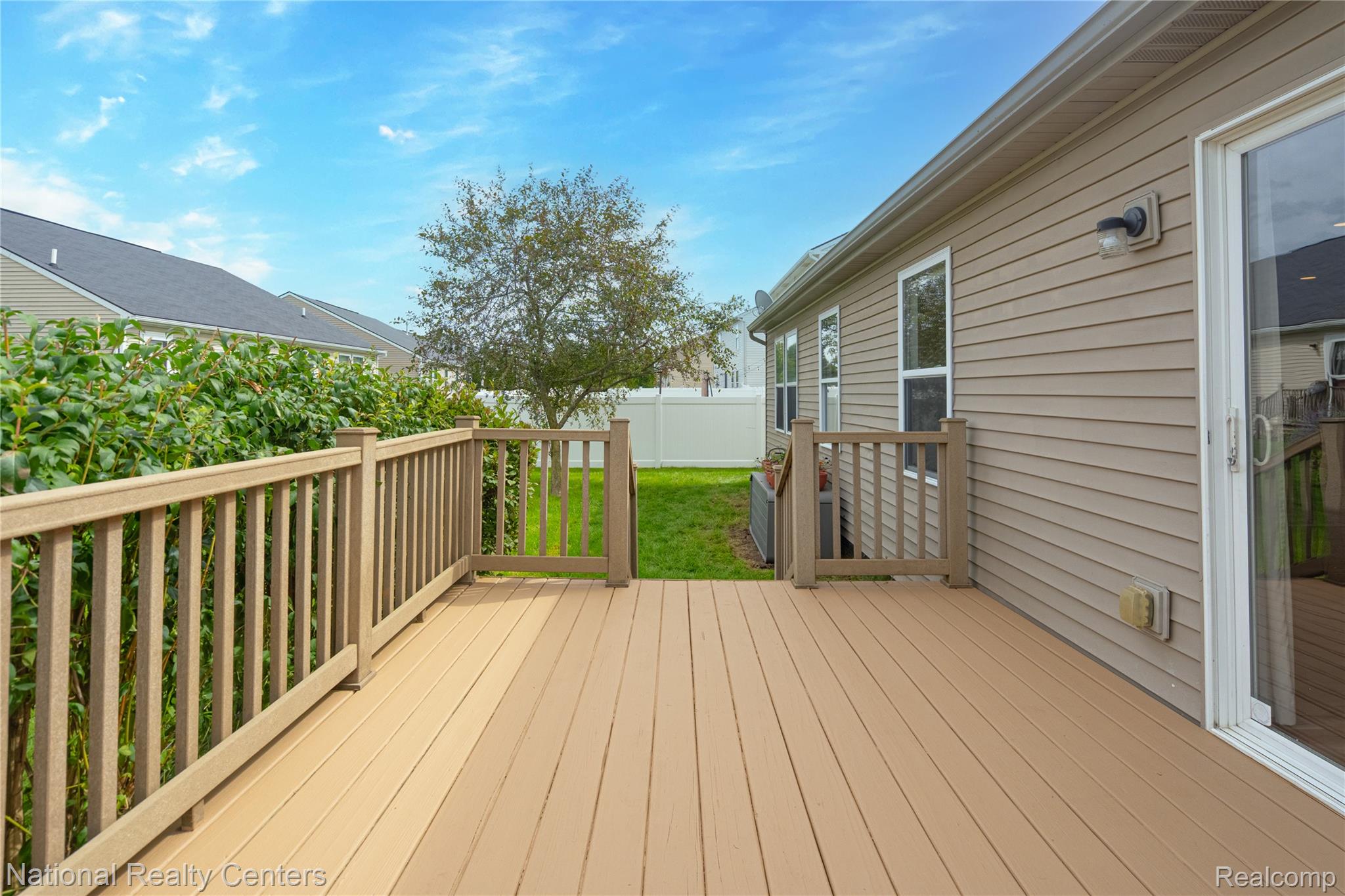 8515 Hawthorn Hill Property Photo 7