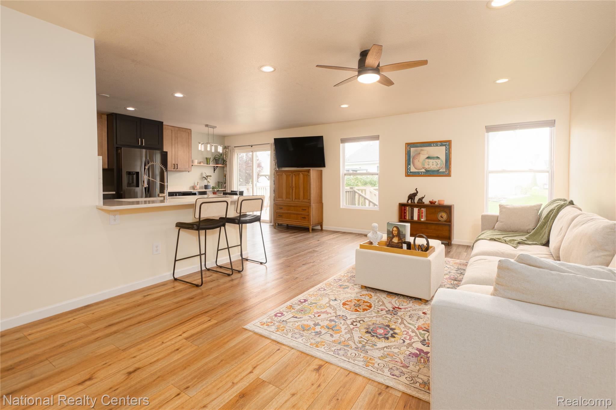 8515 Hawthorn Hill Property Photo 9