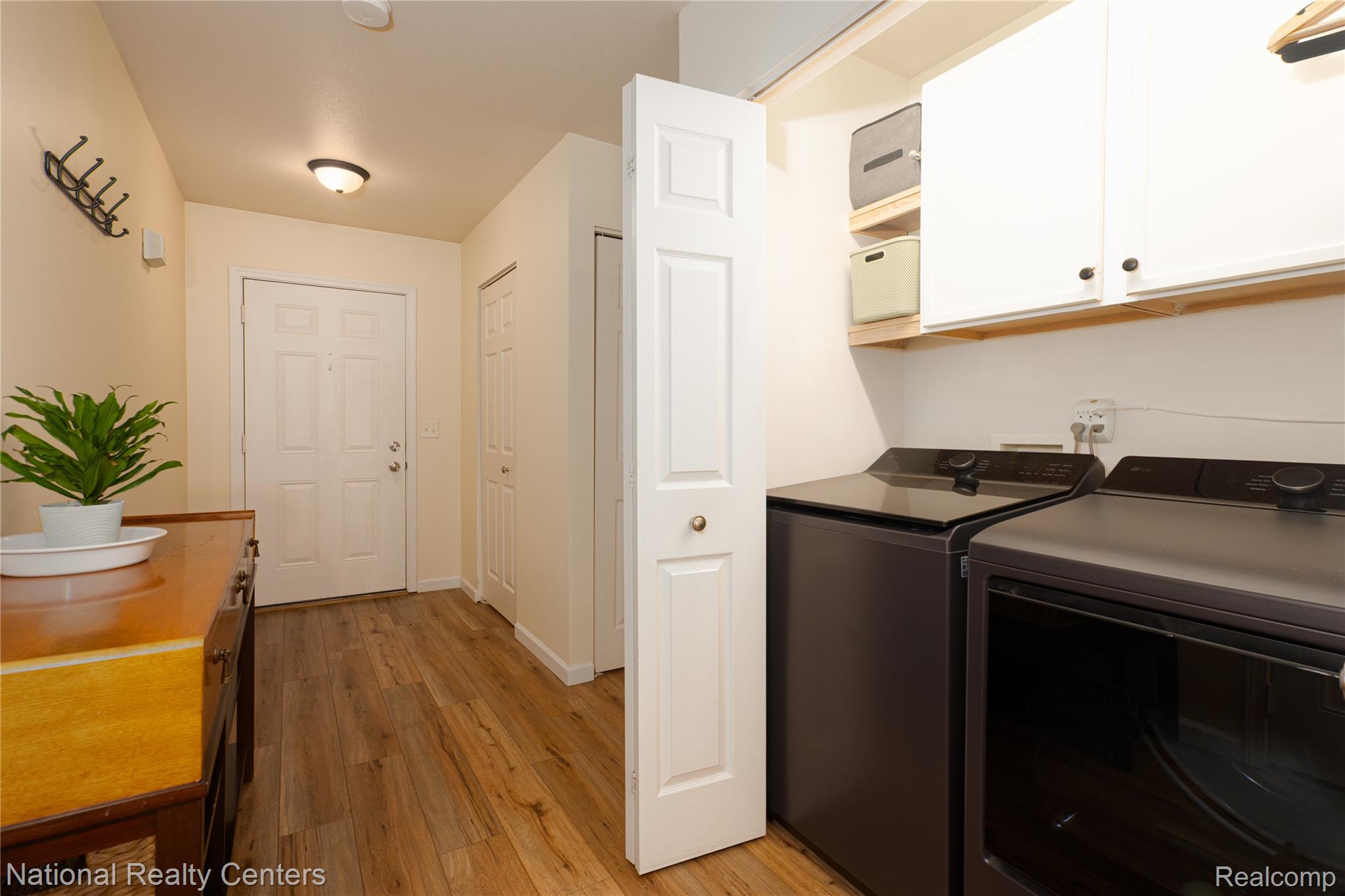 8515 Hawthorn Hill Property Photo 14