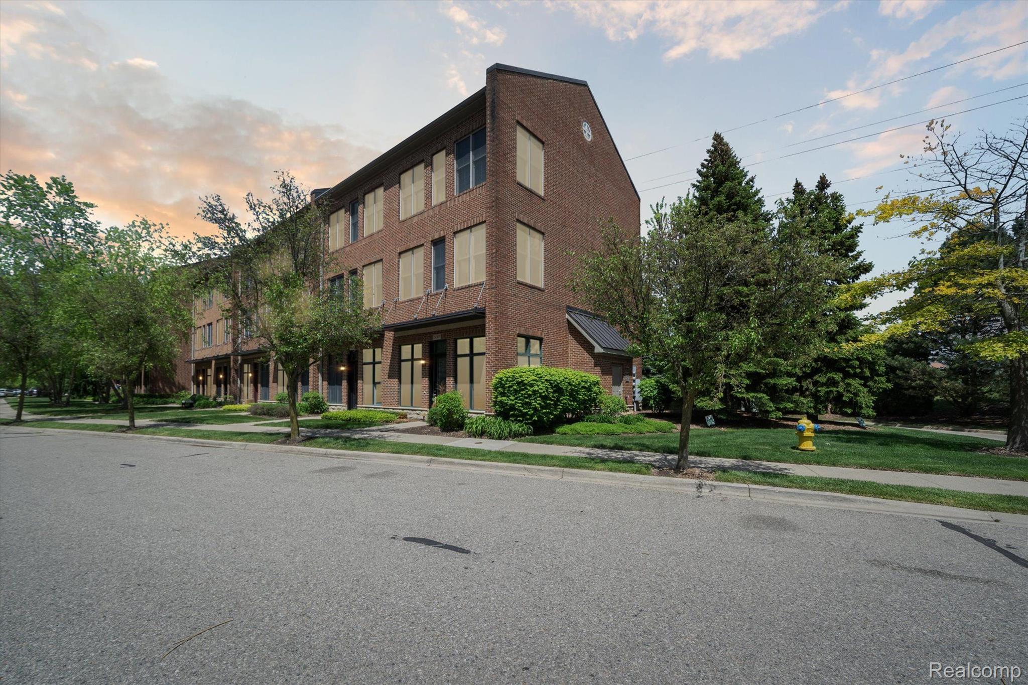 537 LEWIS Street Property Photo 1
