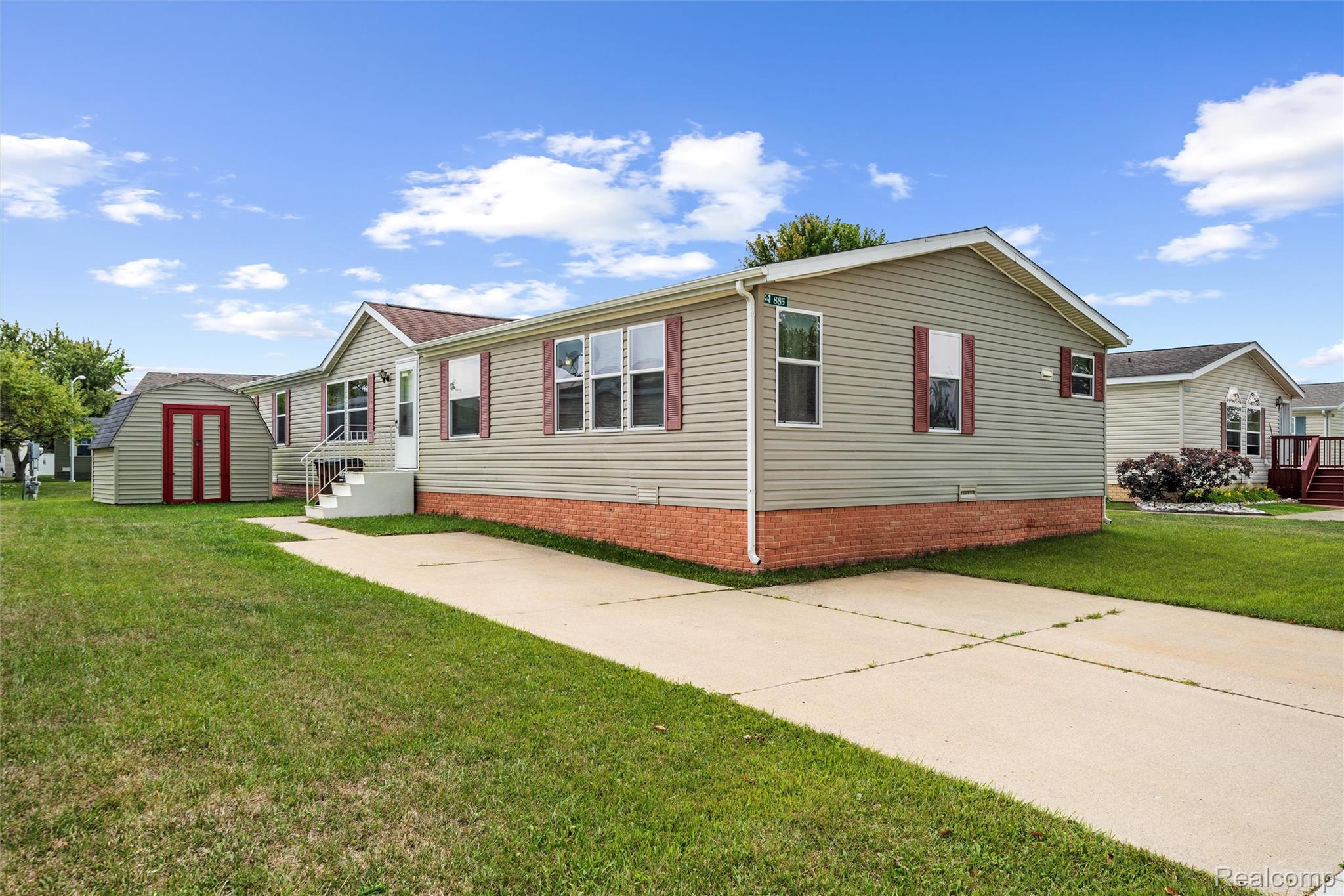 885 Tanner Landing Property Photo 1