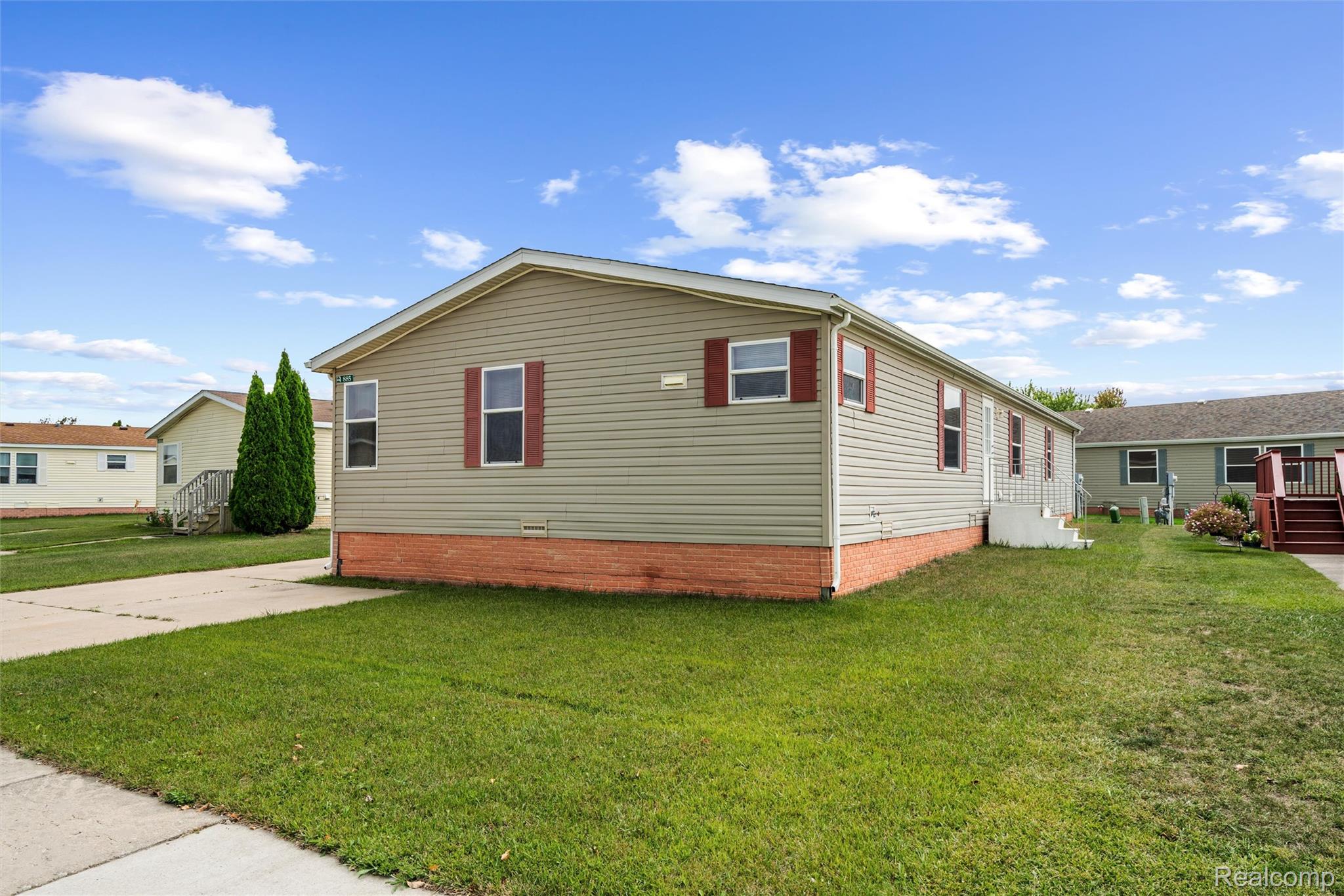 885 Tanner Landing Property Photo 4