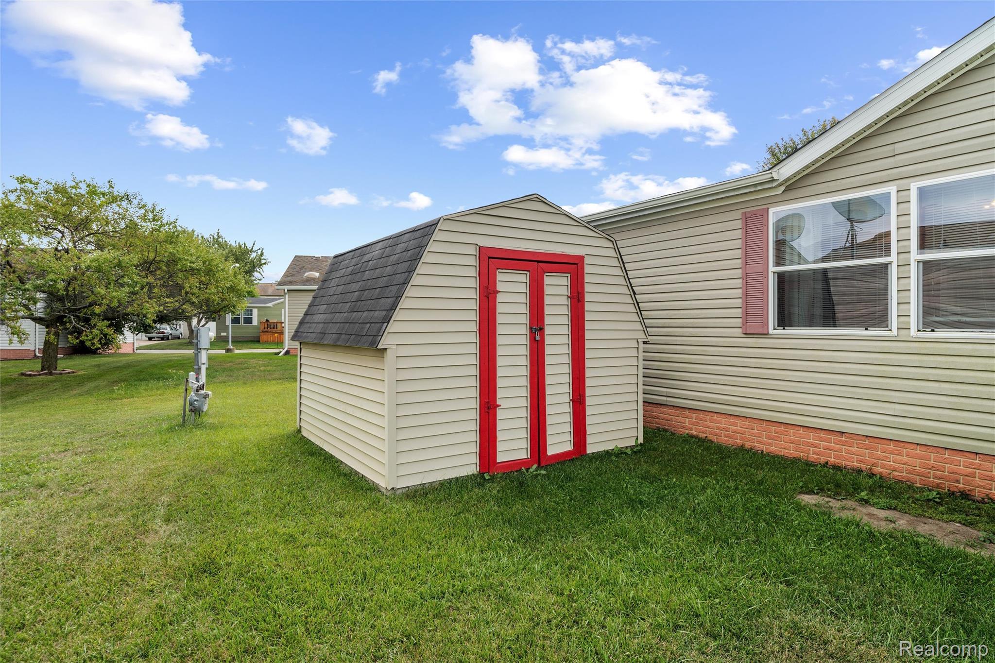 885 Tanner Landing Property Photo 6