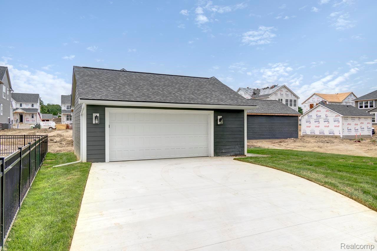 810 Schalm Dr Property Photo 4