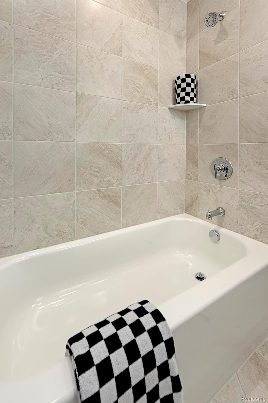 810 Schalm Dr Property Photo 32