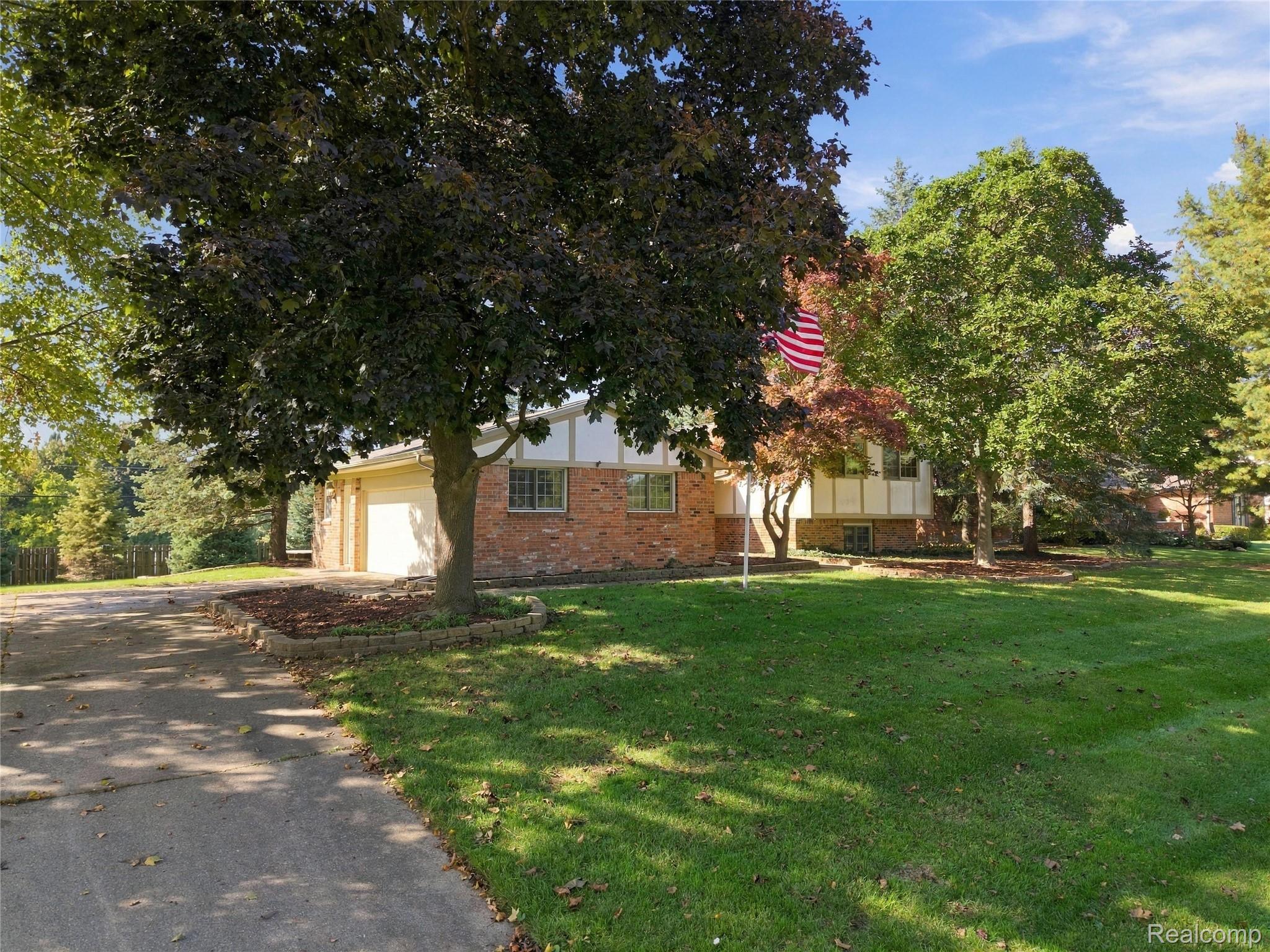 5150 Glengate Road Property Photo 3