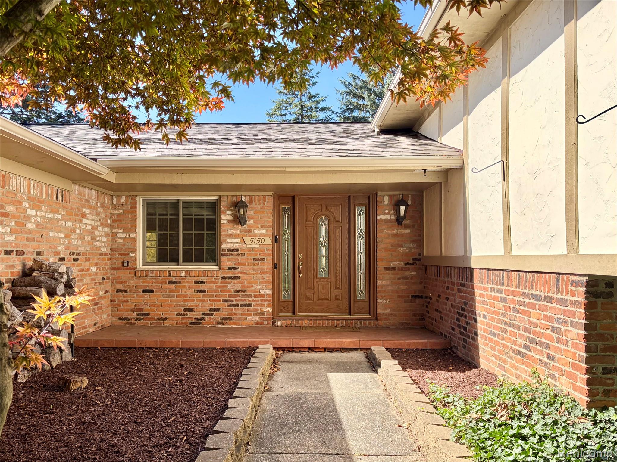 5150 Glengate Road Property Photo 4