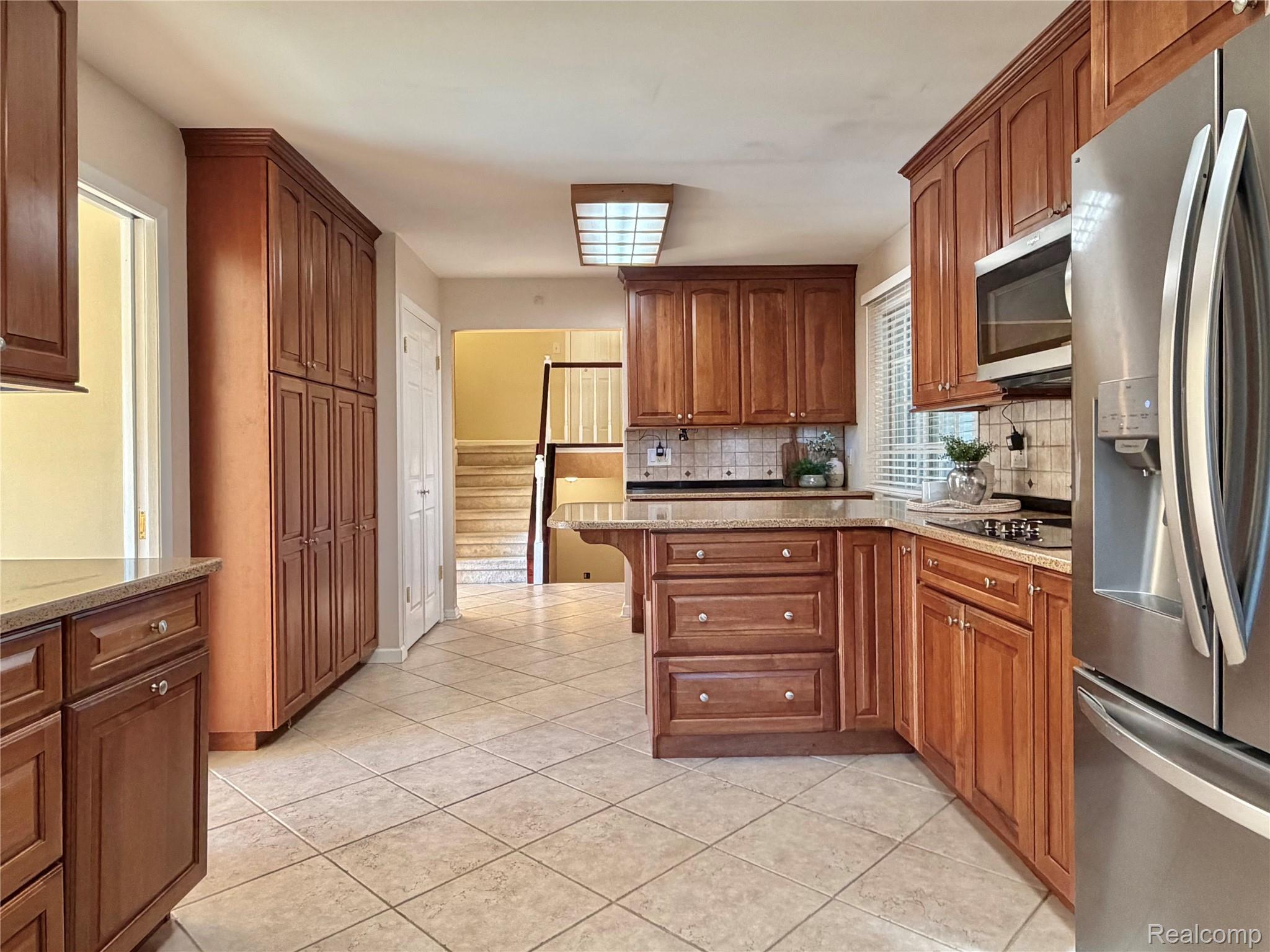 5150 Glengate Road Property Photo 8
