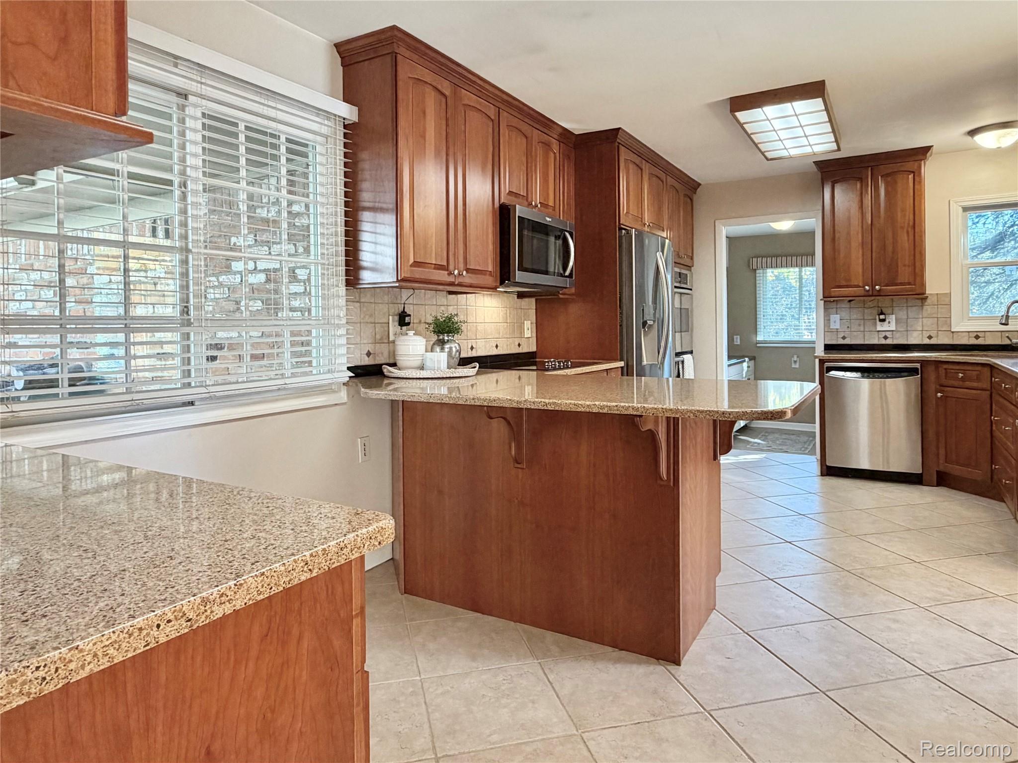 5150 Glengate Road Property Photo 9
