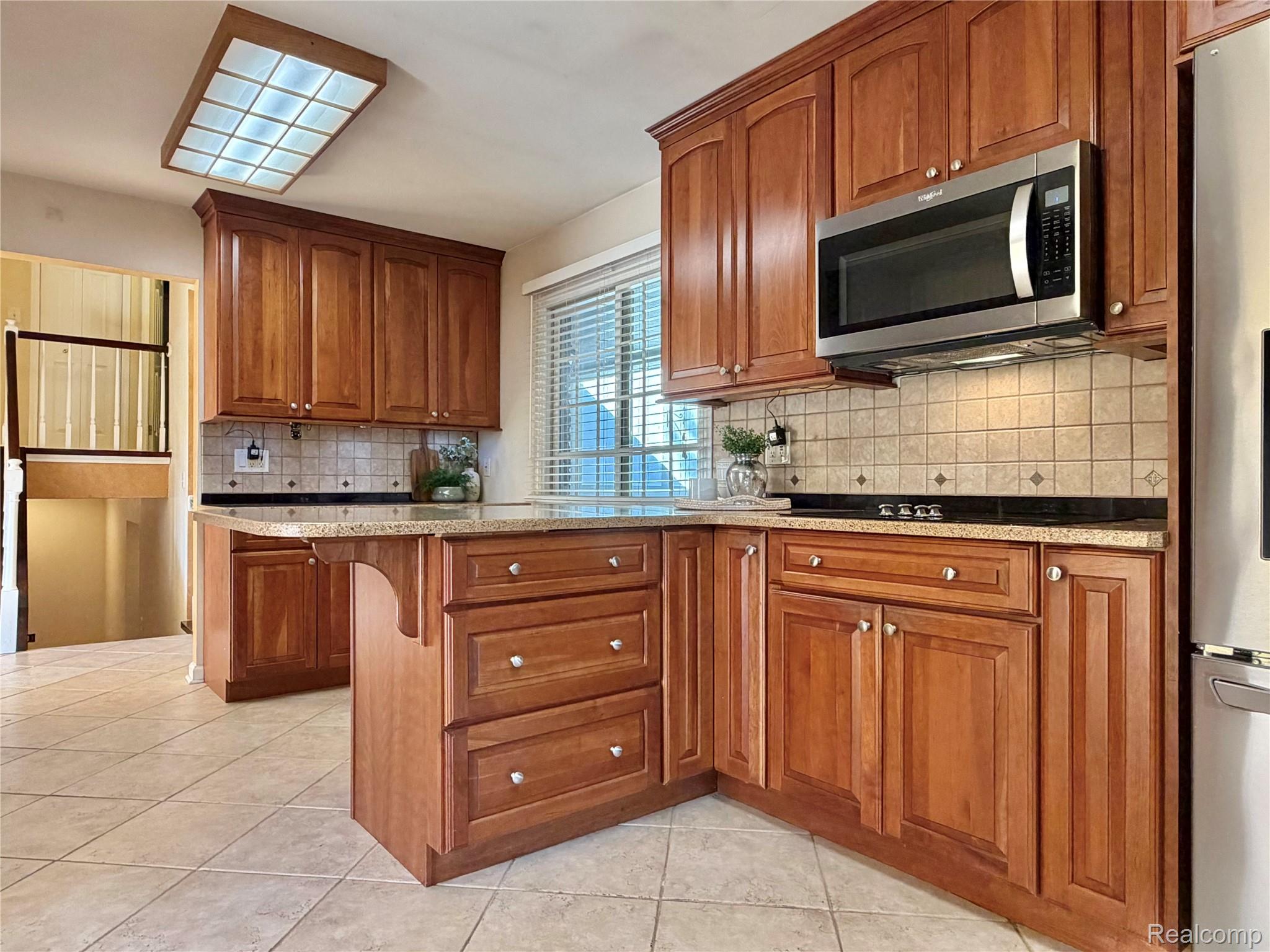 5150 Glengate Road Property Photo 13