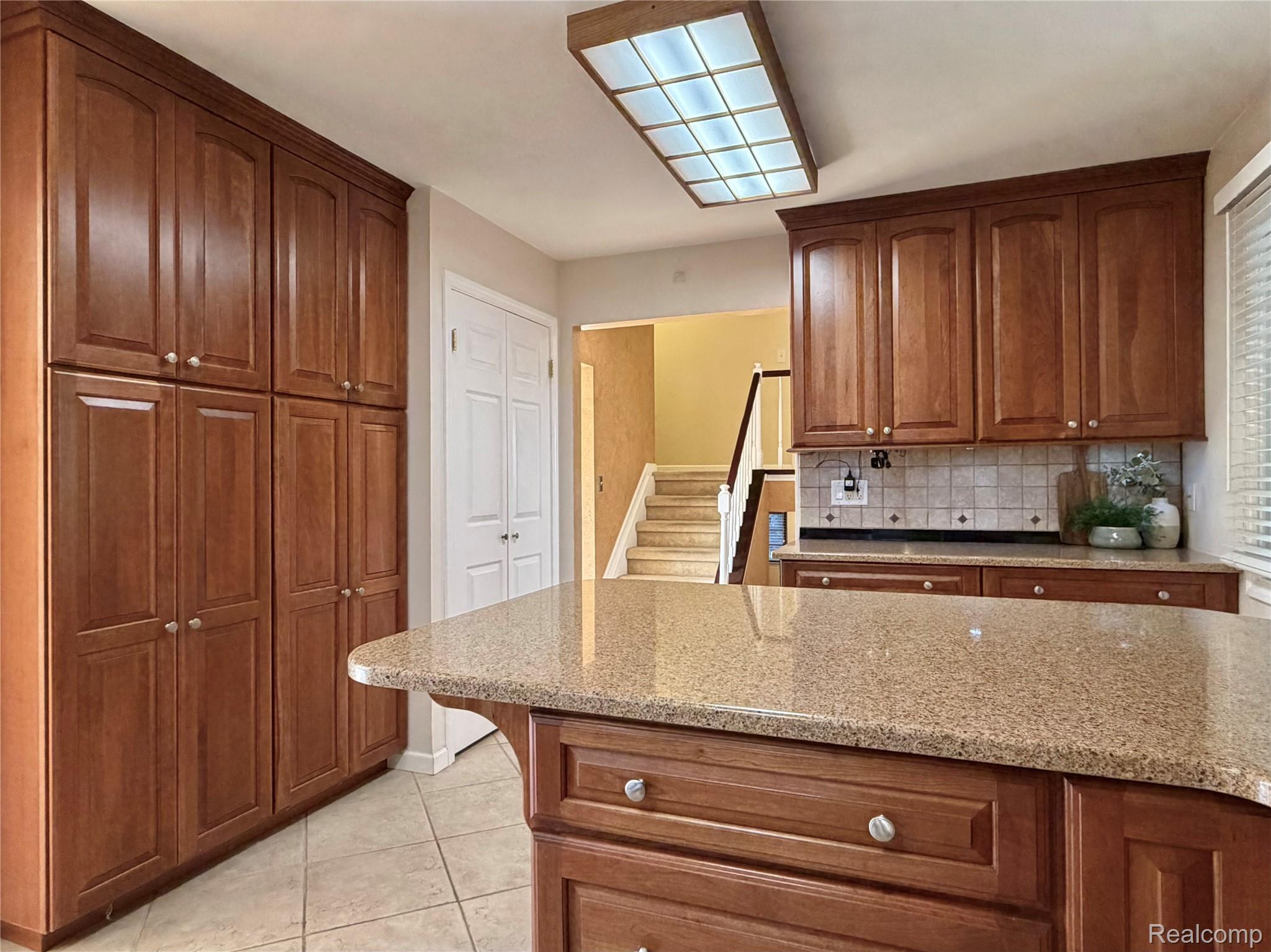 5150 Glengate Road Property Photo 15