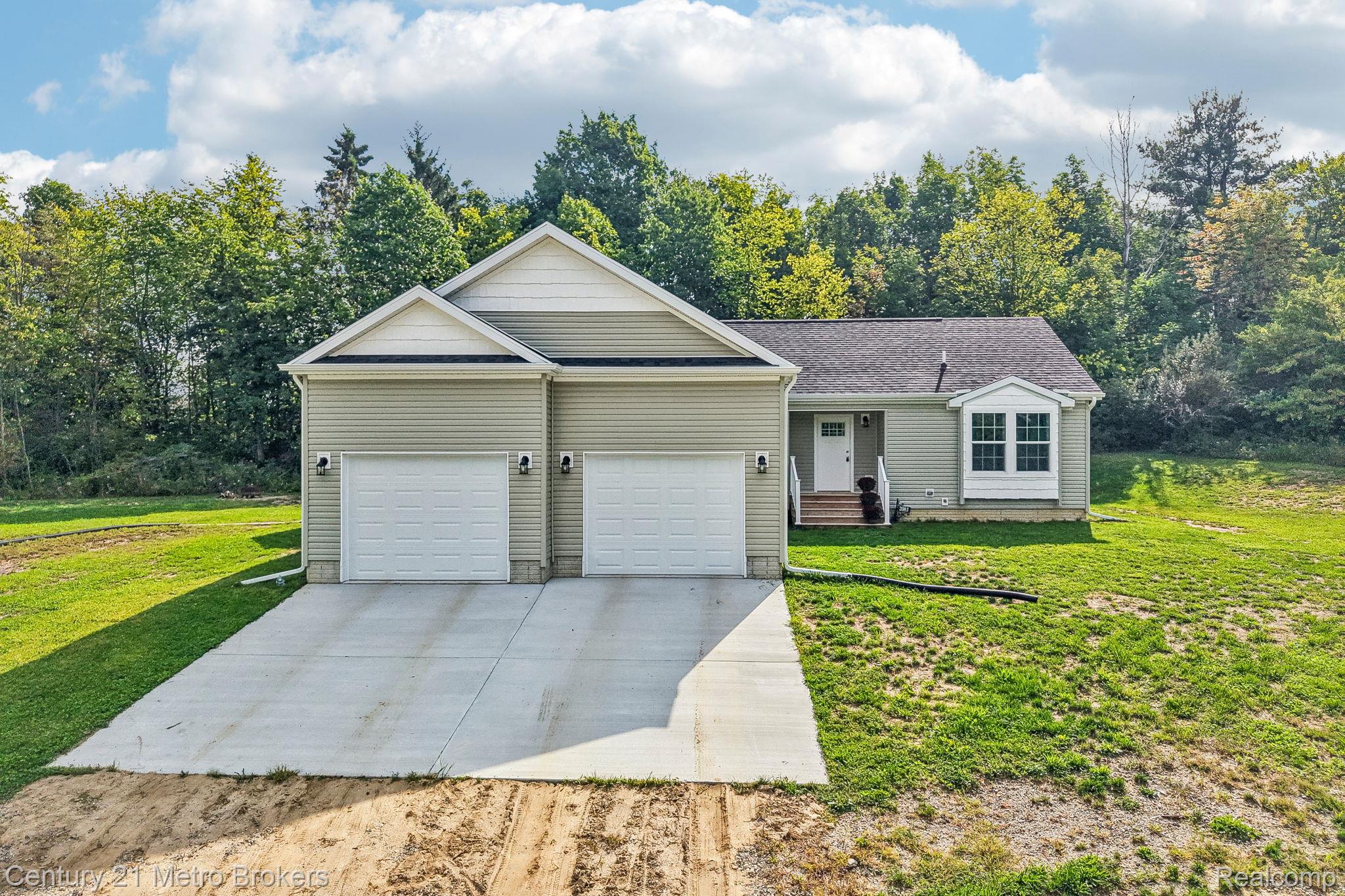 2083 Creekwood Court Property Photo 1