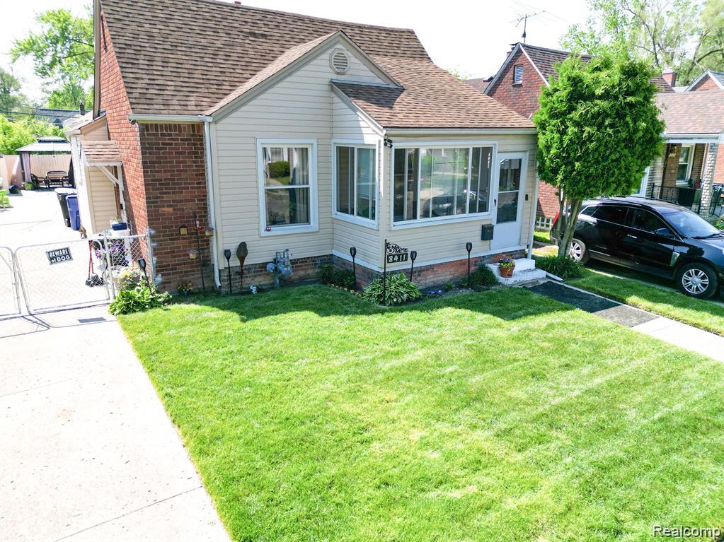 8411 Grandville Avenue Property Photo 1