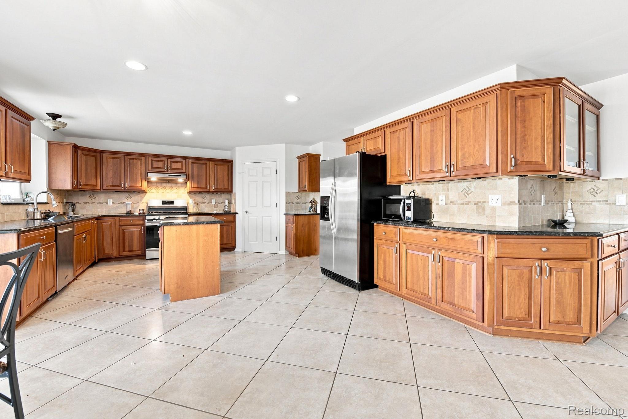 18779 Sandhurst Drive Property Photo 13
