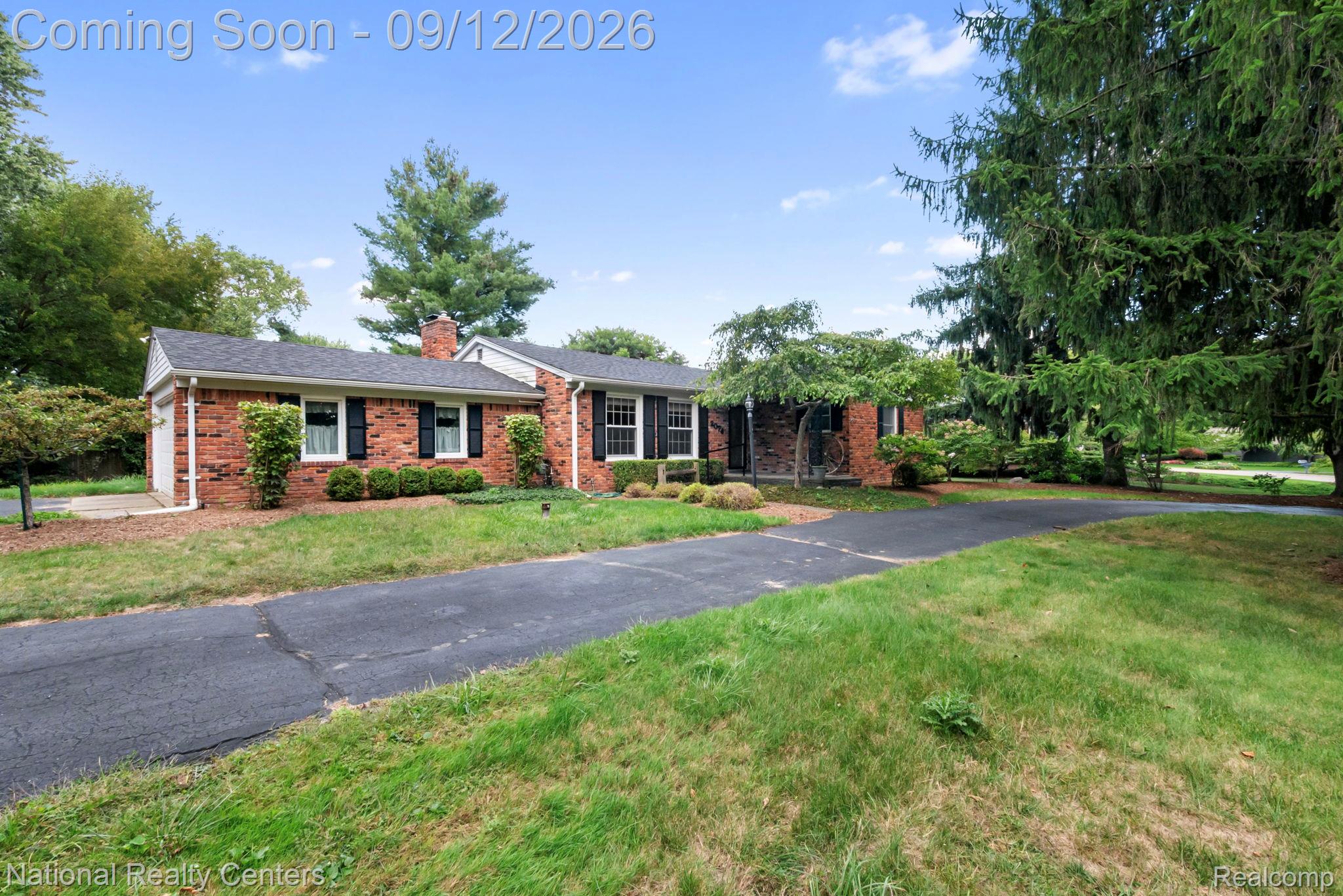 2074 Pear Tree Lane Property Photo 2